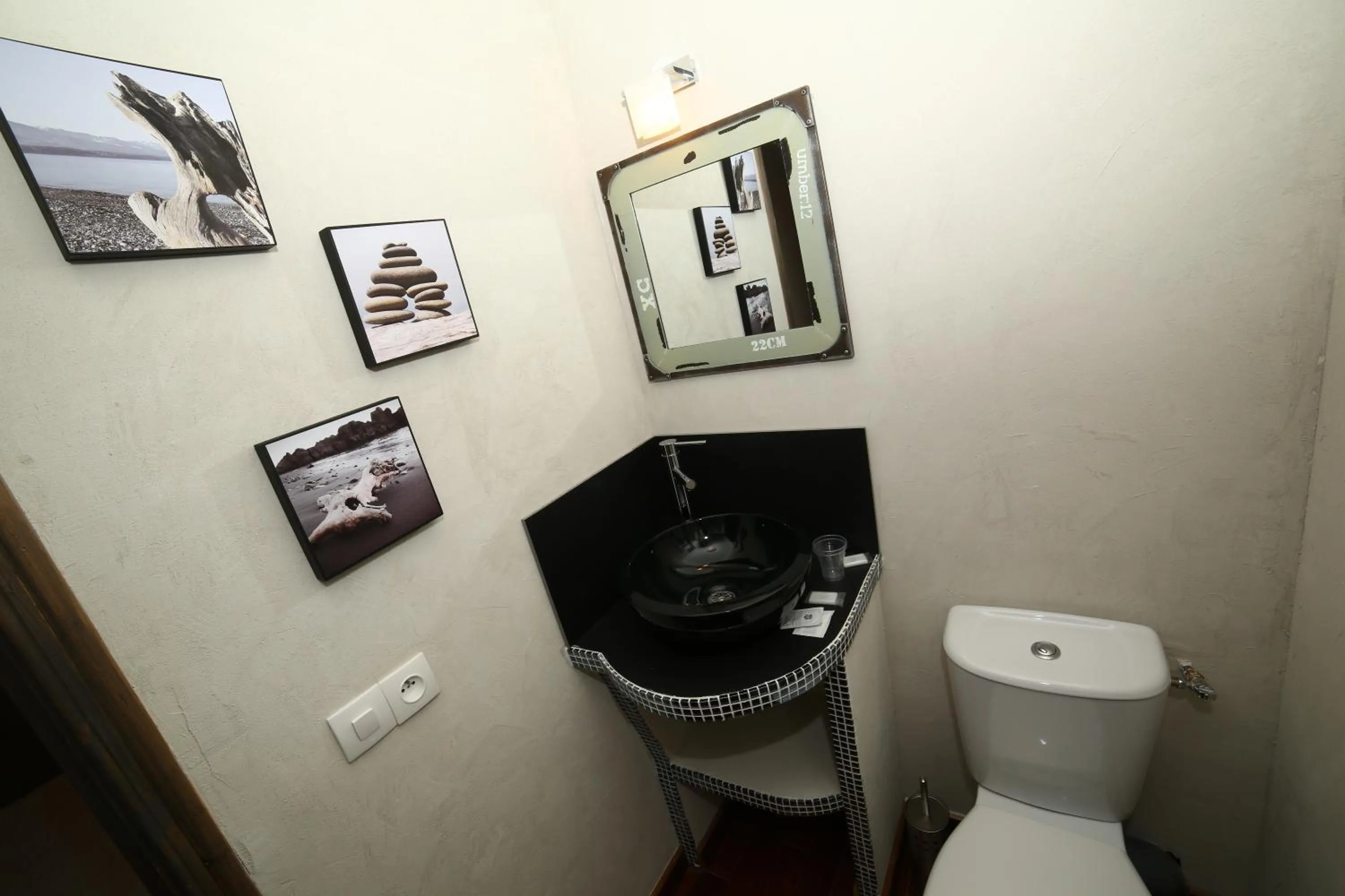 Bathroom in Hôtel de France