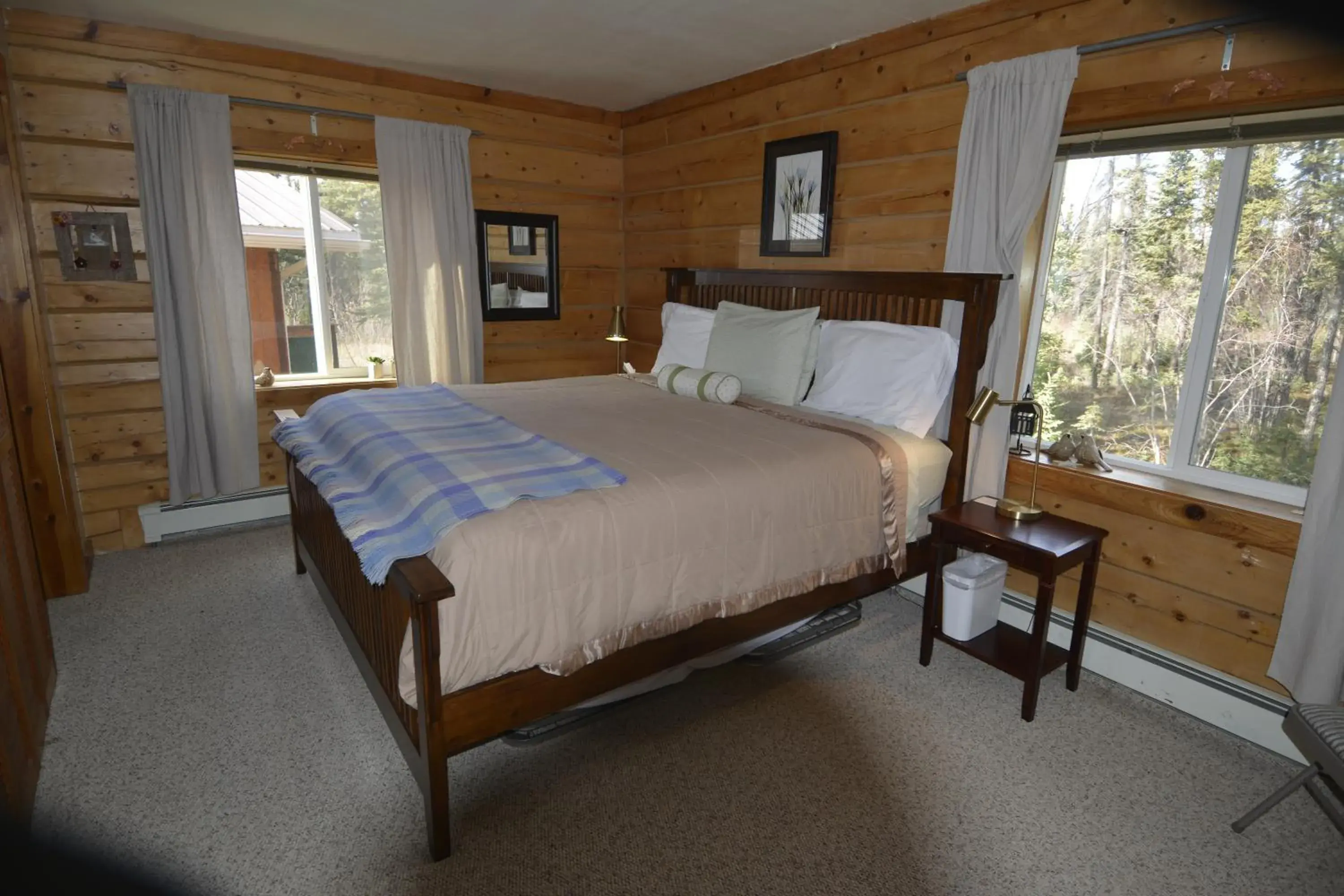 The Snow Bunting ~ King Bedroom in Antler's Rest Bed and Breakfast The Snow Bunting ~ King Bedroom in Antler's Rest Bed and Breakfast