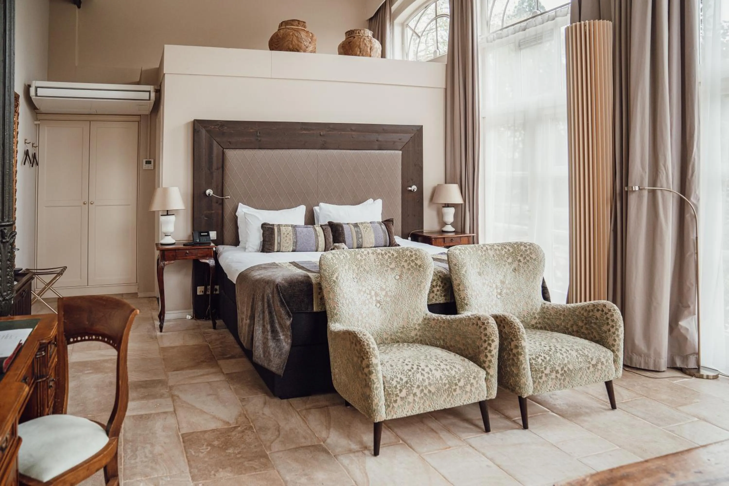 Bed in Kasteel Engelenburg - Quality Lodgings