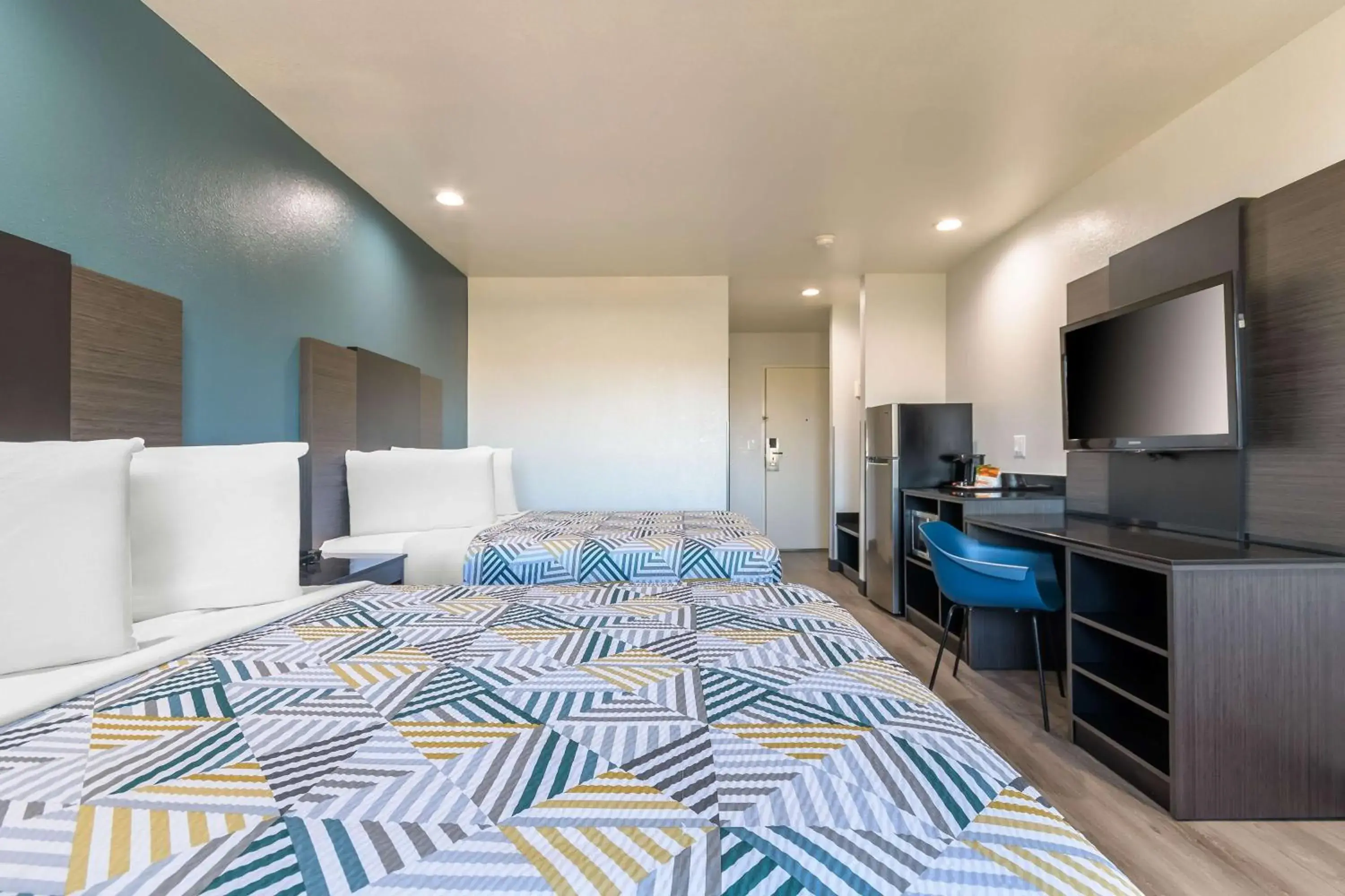 Bedroom, Bed in Studio 6 Suites Perris, CA Bedroom, Bed in Studio 6 Suites Perris, CA