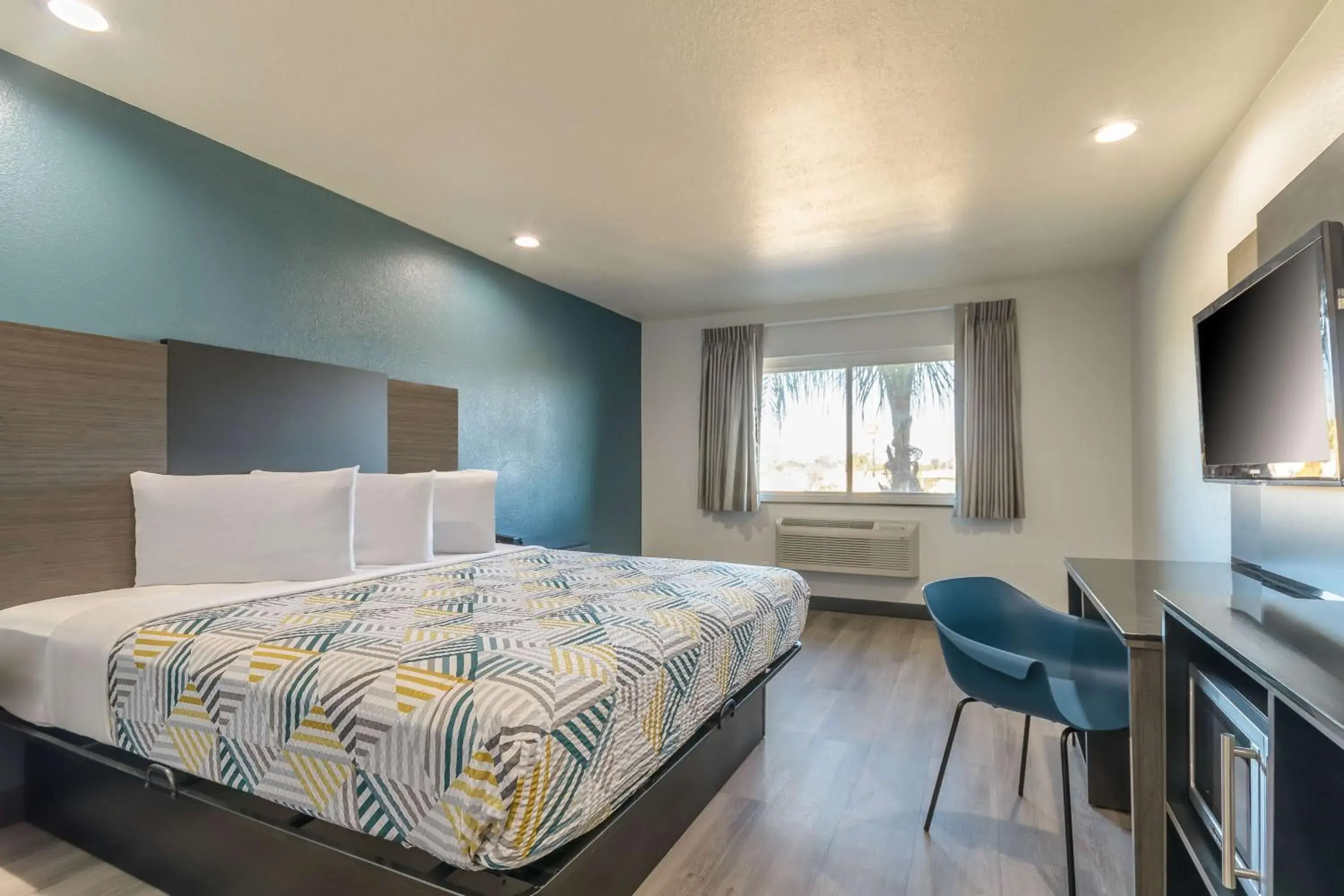 Bedroom, Bed in Studio 6 Suites Perris, CA Bedroom, Bed in Studio 6 Suites Perris, CA