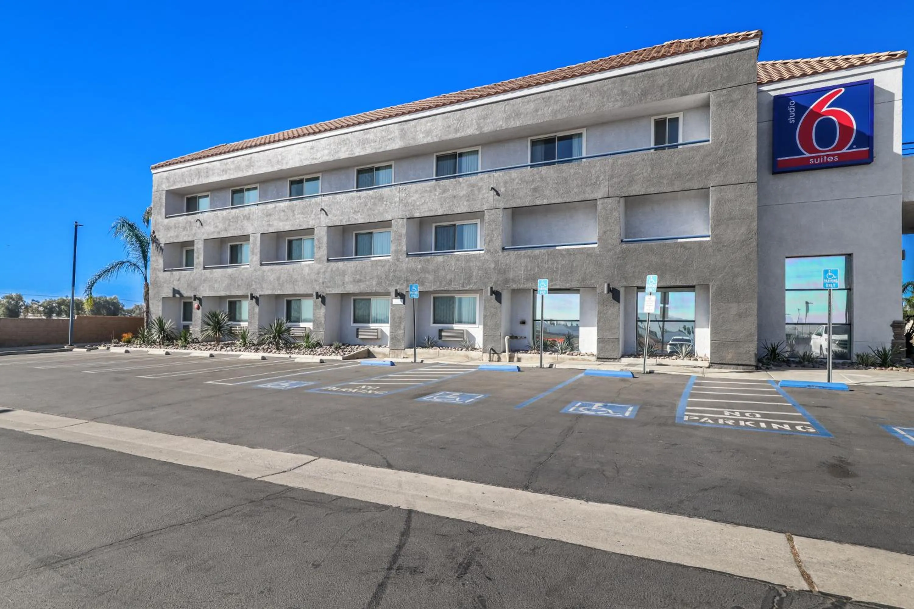 Property building in Studio 6 Suites Perris, CA