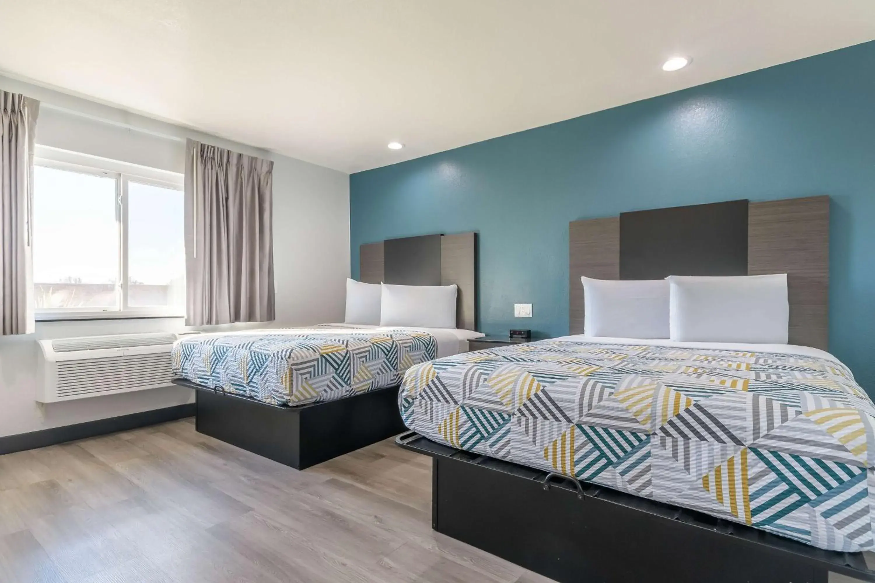 Bedroom, Bed in Studio 6 Suites Perris, CA Bedroom, Bed in Studio 6 Suites Perris, CA