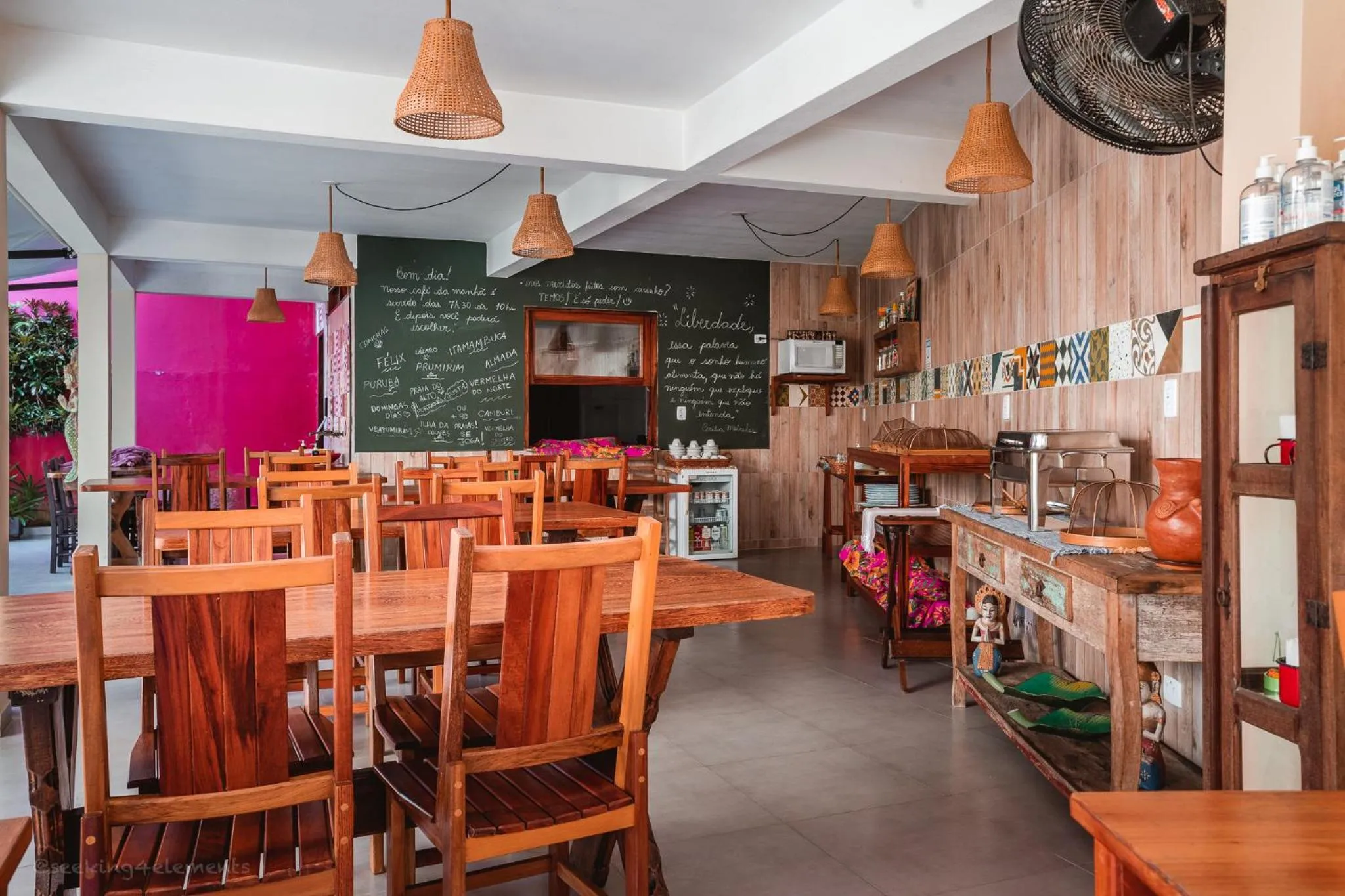 Restaurant/places to eat in Pousada Canto do Dado Praia de Itamambuca