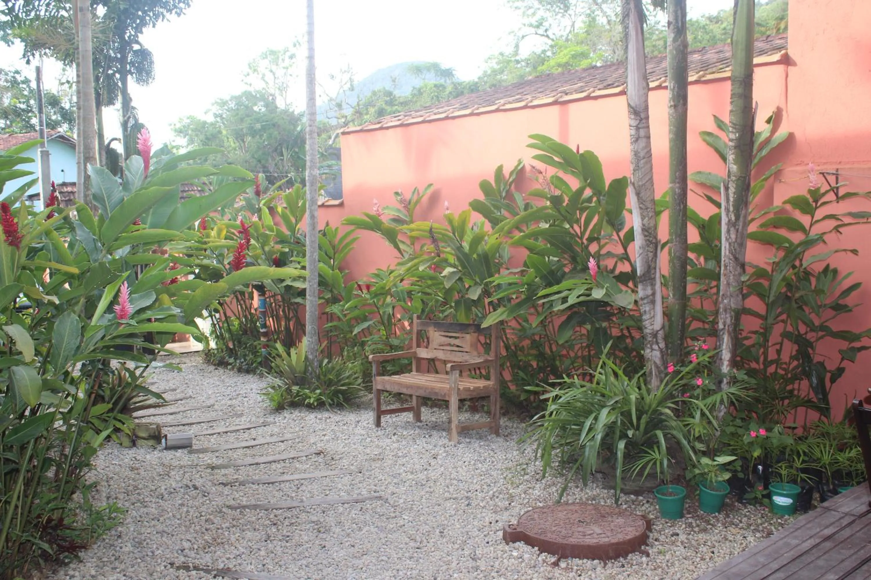 Garden in Pousada Canto do Dado Praia de Itamambuca