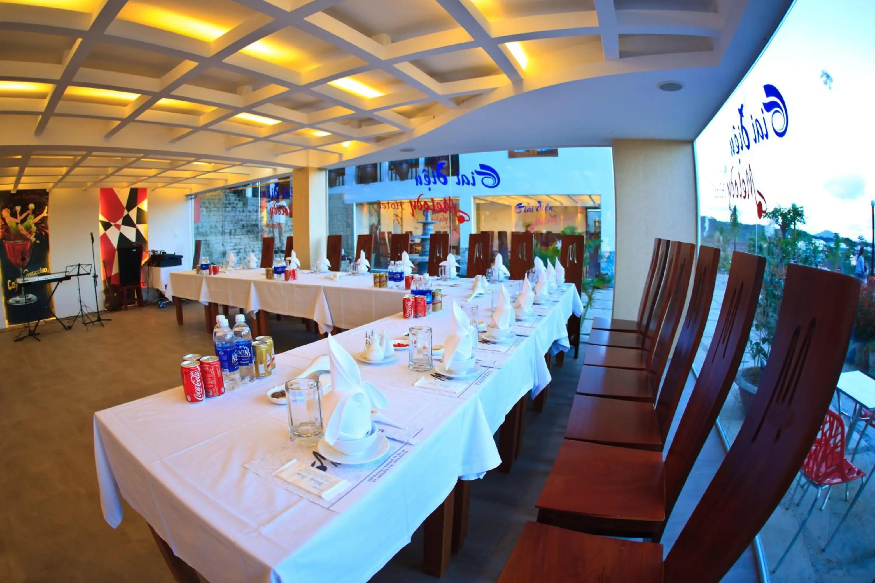 Restaurant/places to eat in Melody Hotel
