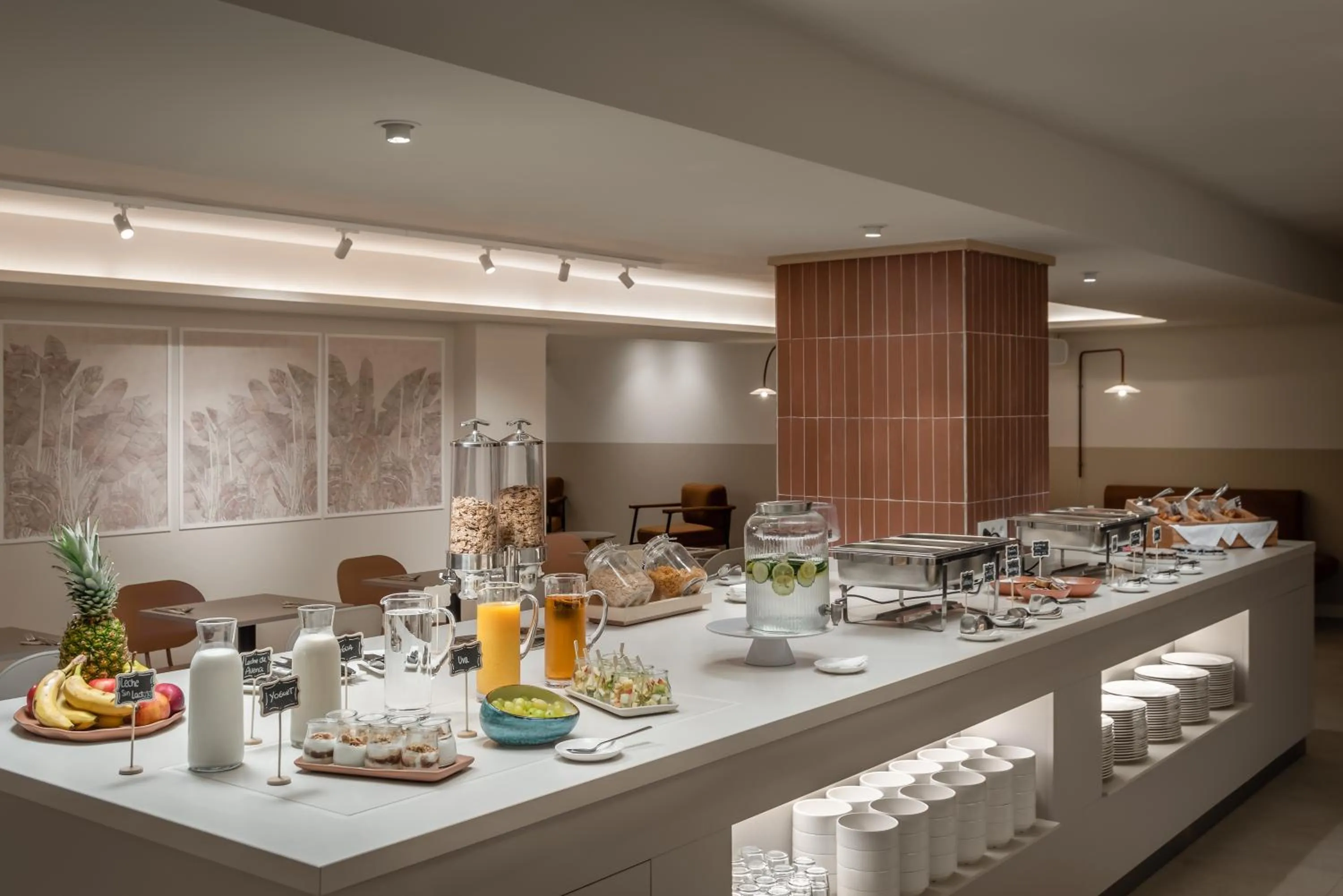 Breakfast in BYPILLOW Paseo