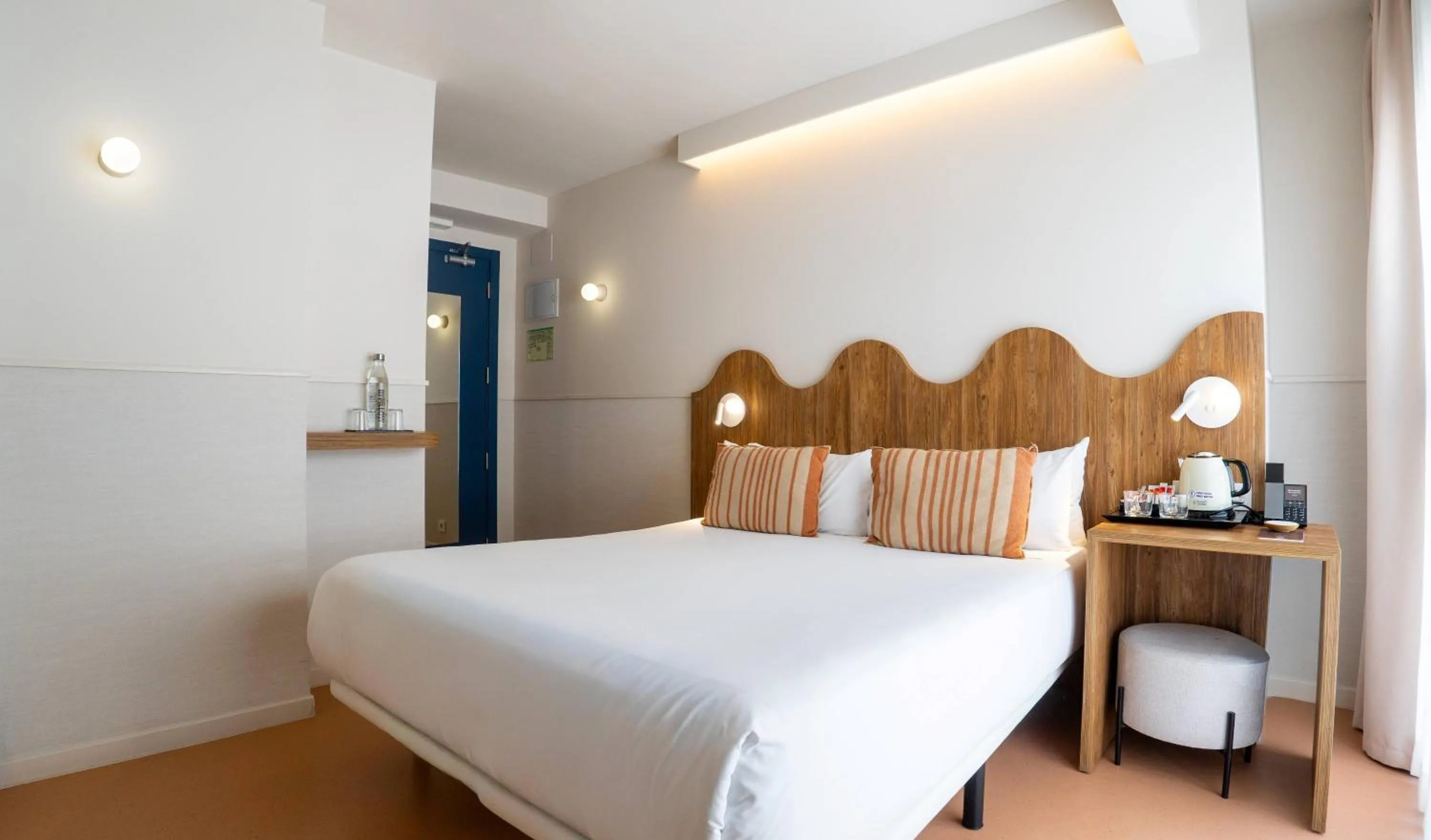 Bed in BYPILLOW Paseo