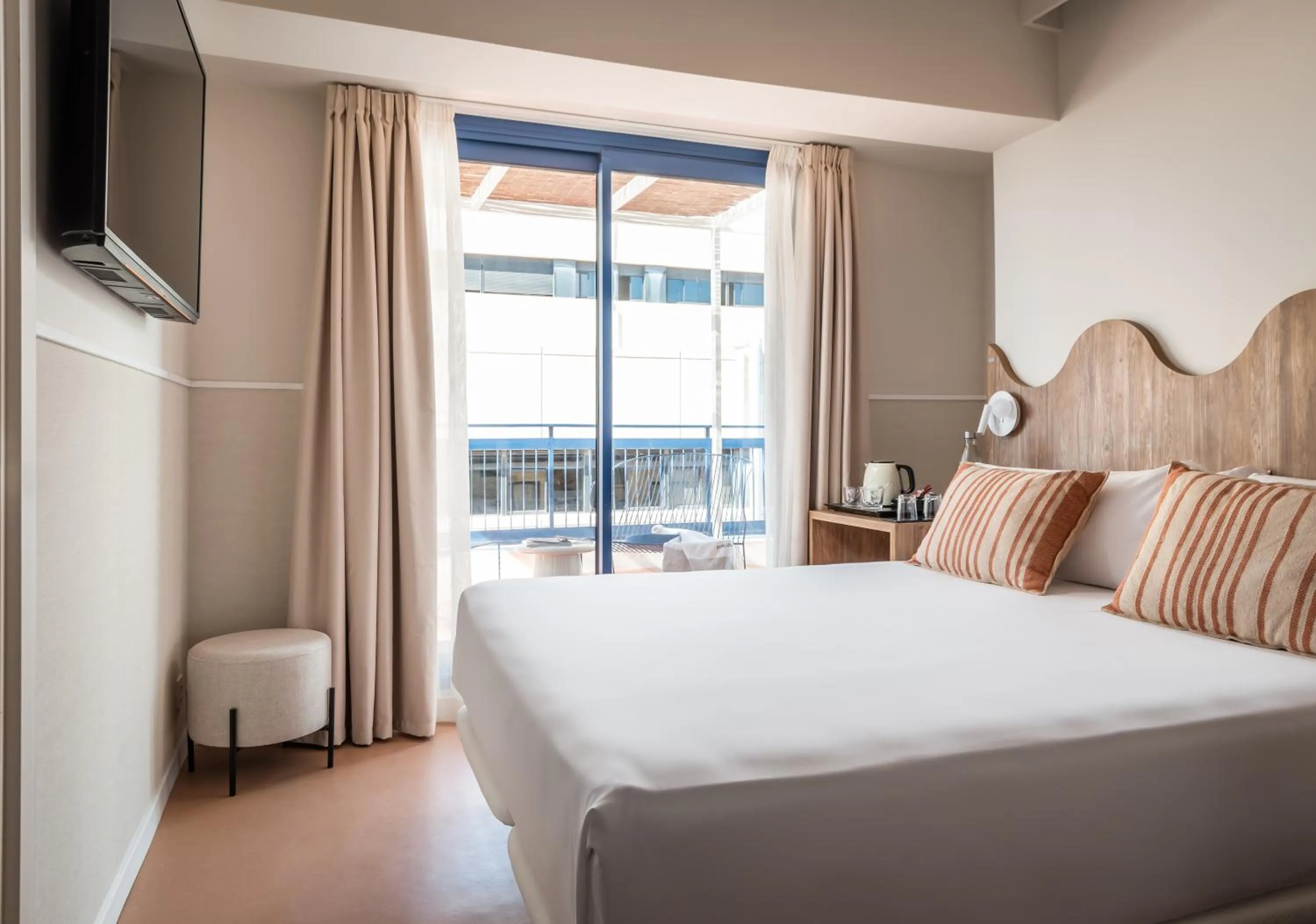 Bed in BYPILLOW Paseo