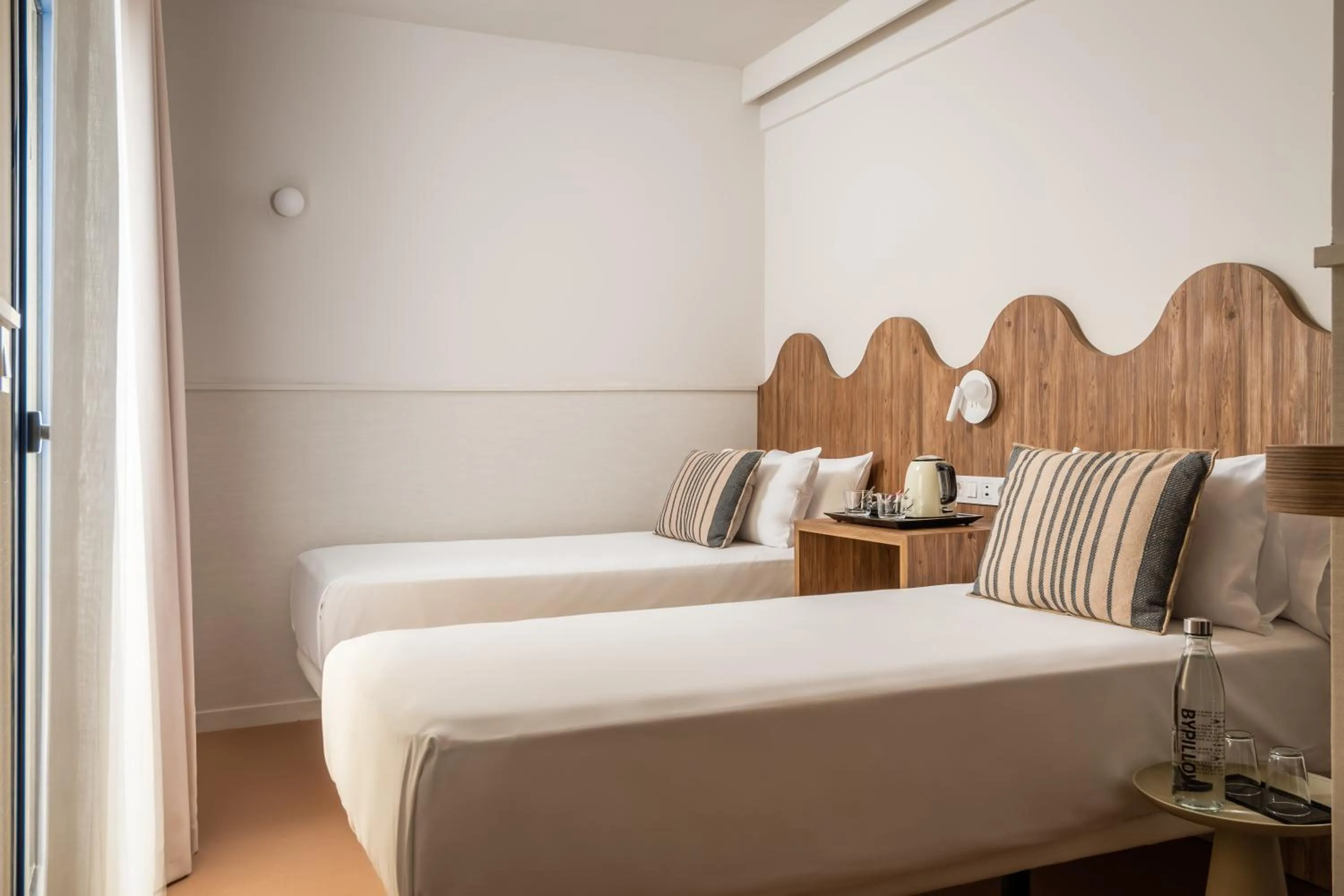 Bed in BYPILLOW Paseo