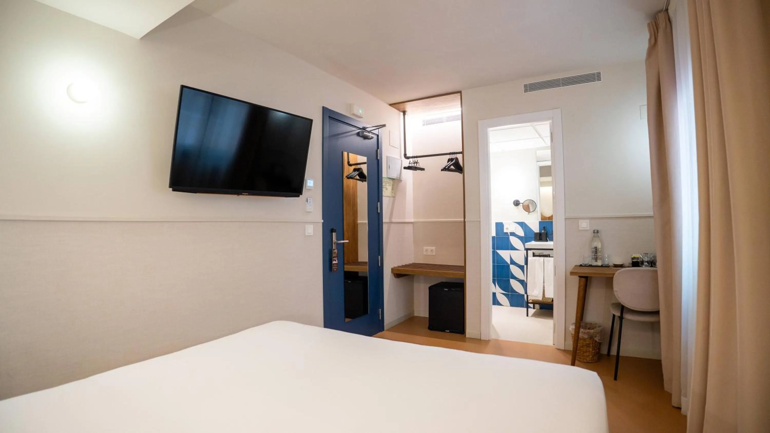Bed in BYPILLOW Paseo