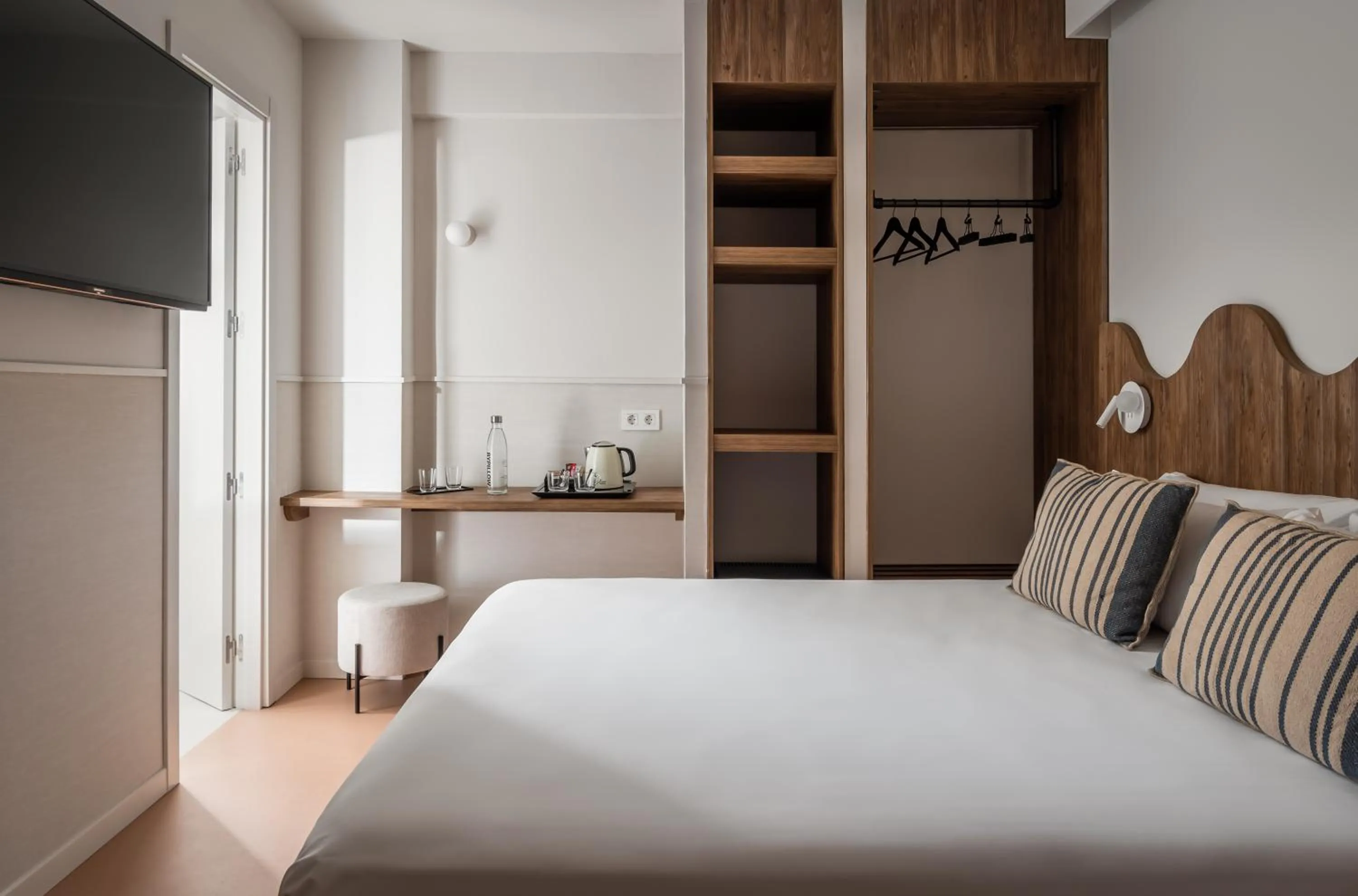 Bed in BYPILLOW Paseo