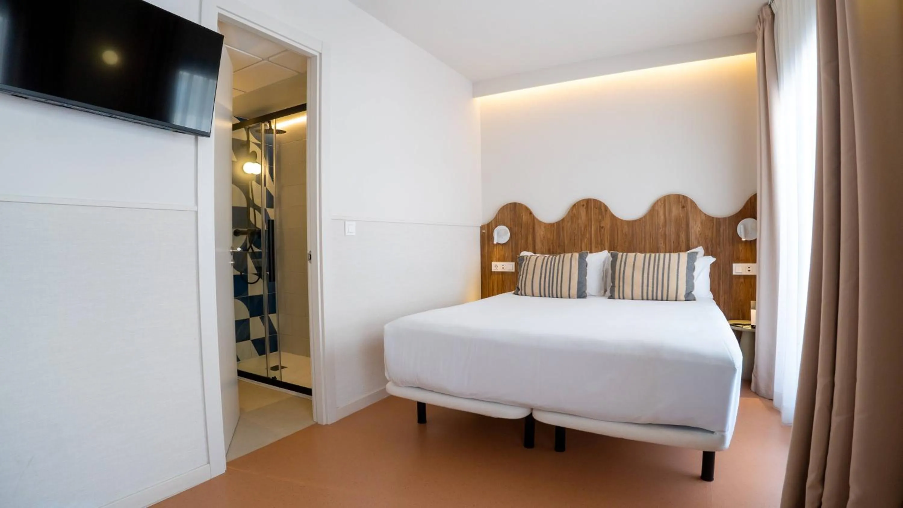 Bed in BYPILLOW Paseo