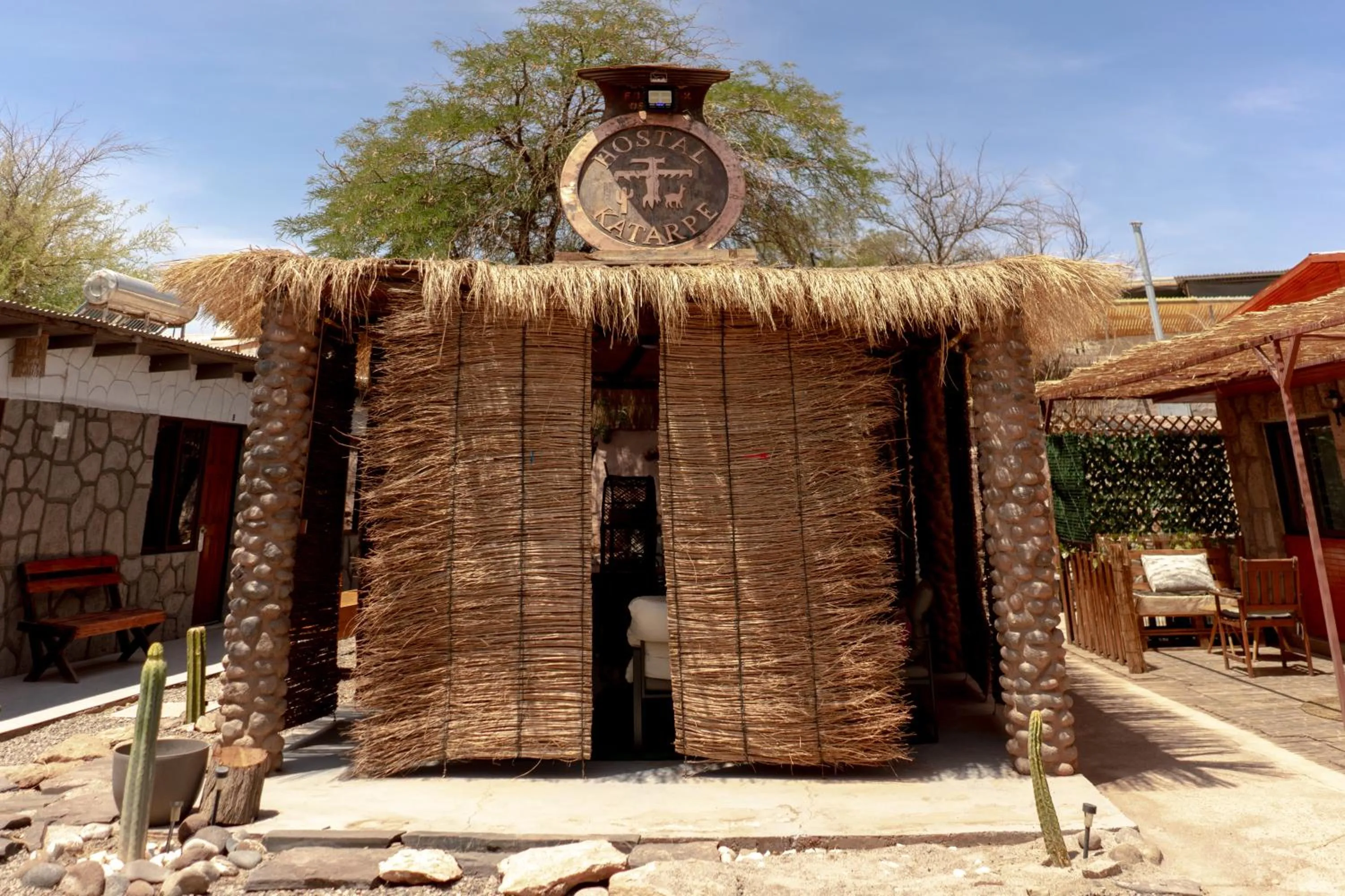 Property building in Hostal Katarpe