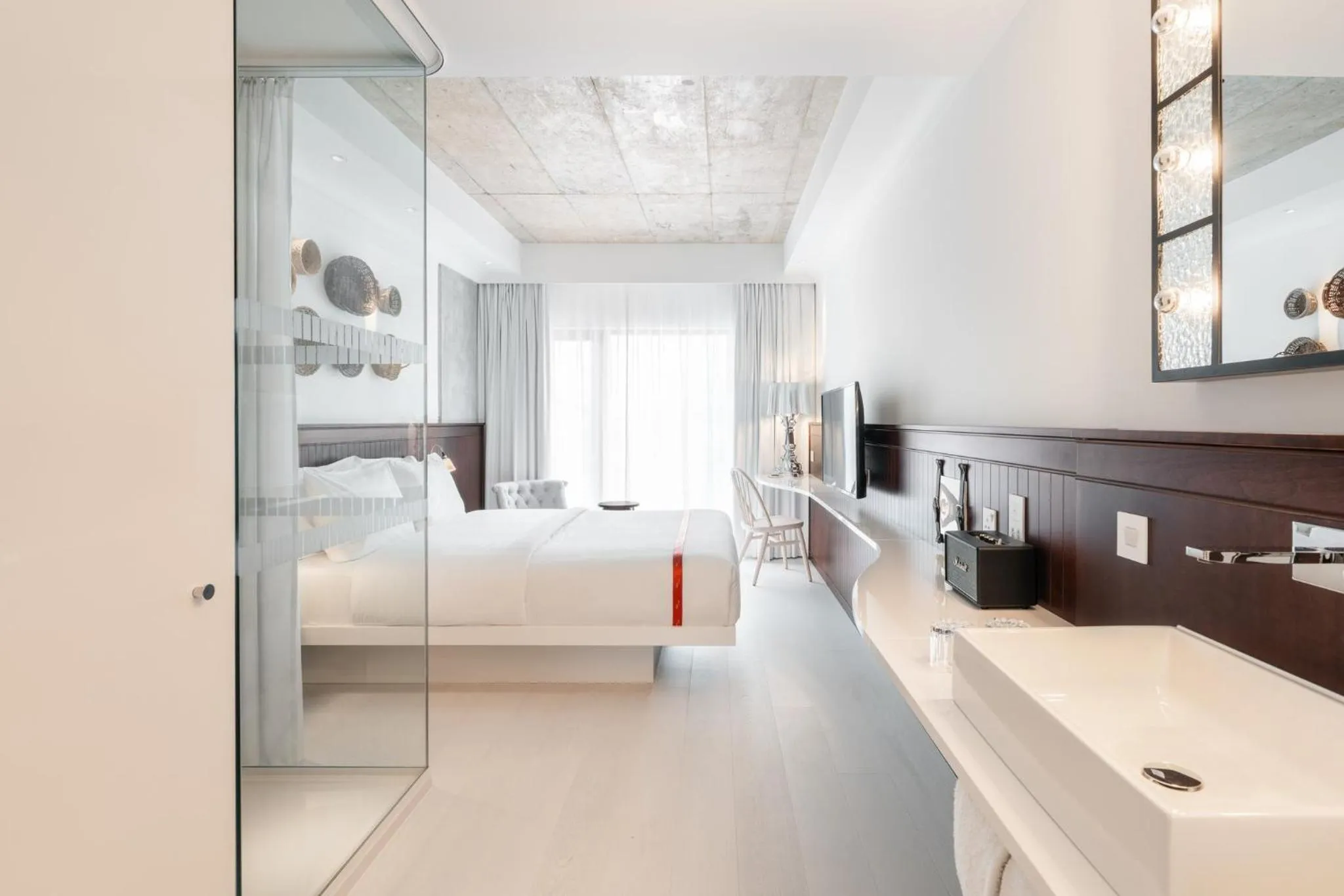 Bathroom, Bed in Ruby Molly Hotel Dublin