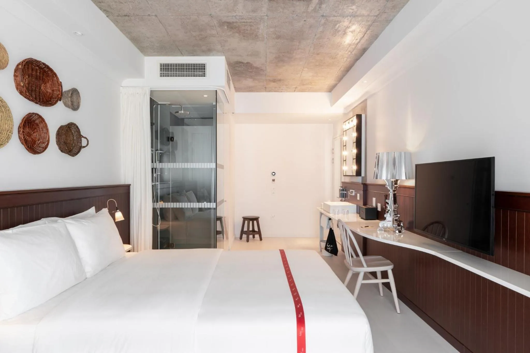 Bathroom, Bed in Ruby Molly Hotel Dublin