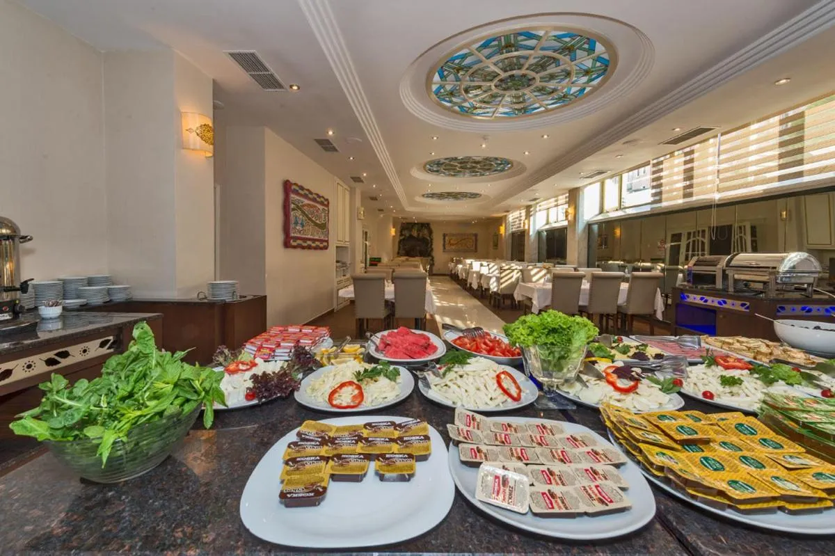 Restaurant/places to eat in Green Anka Hotel