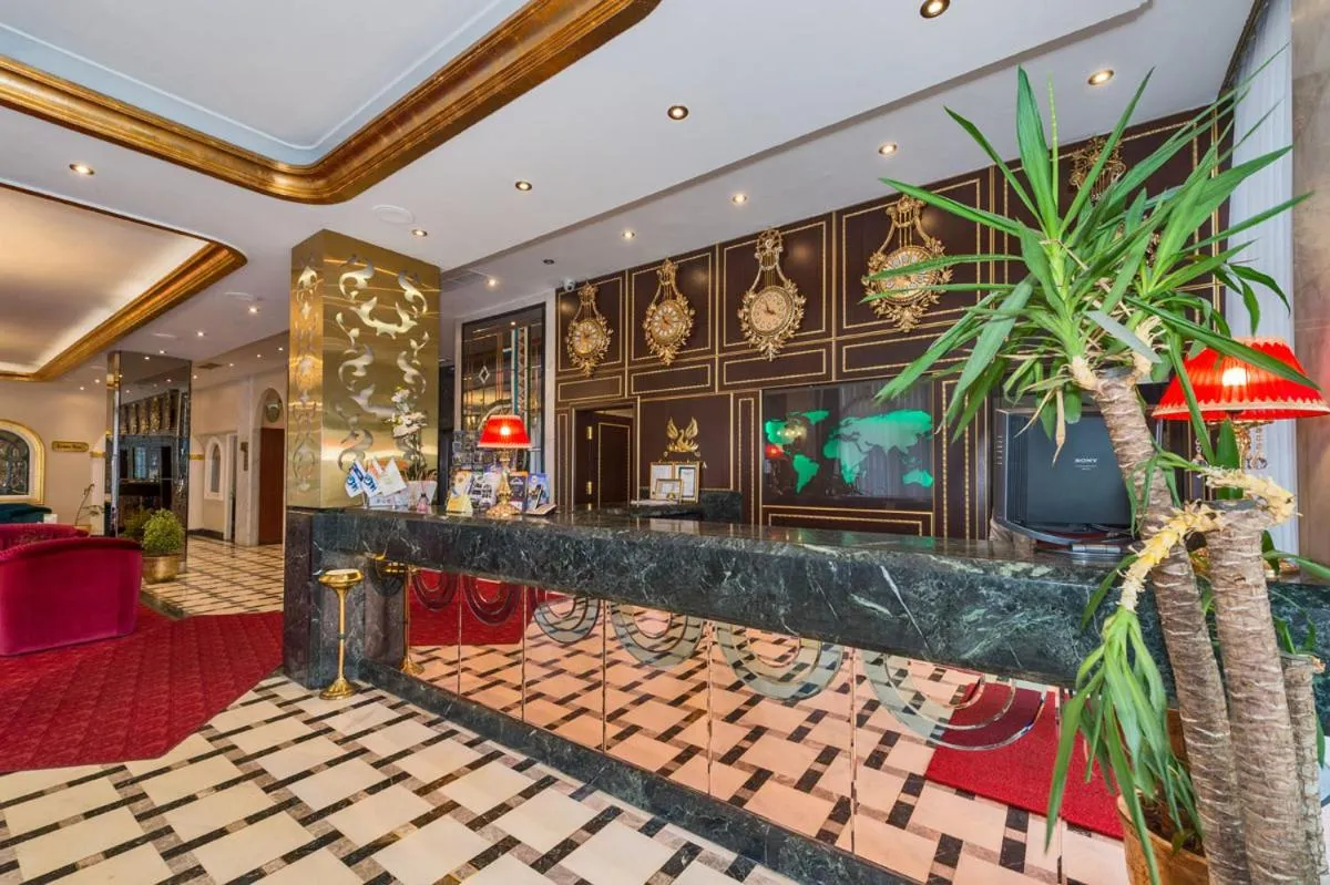 Lobby or reception in Green Anka Hotel