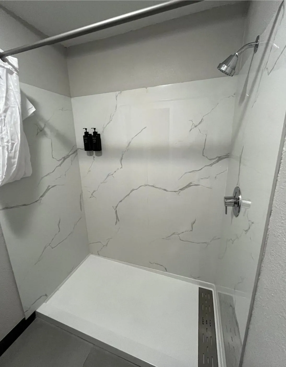 Shower in Inn of Uvalde