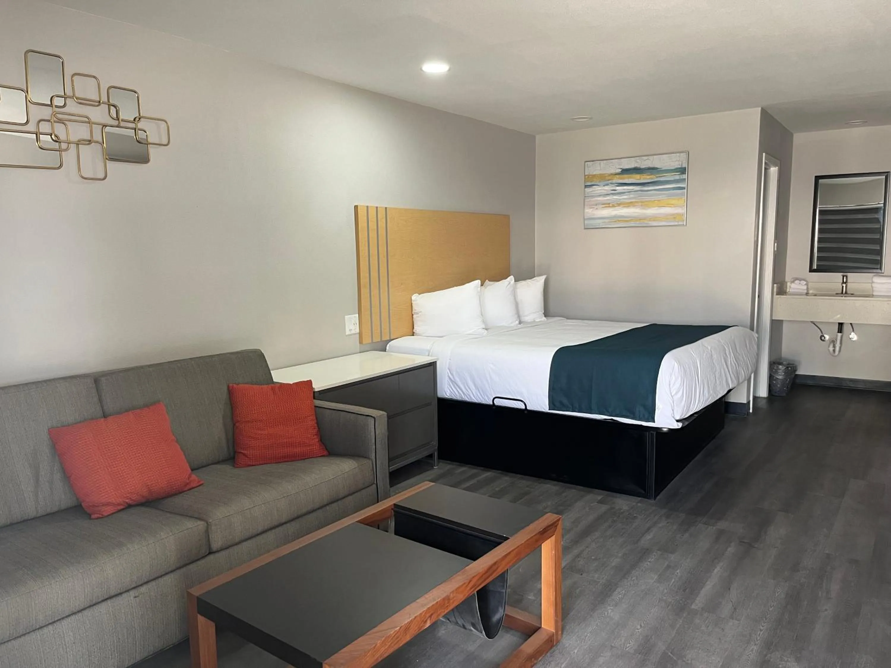 Photo of the whole room in Inn of Uvalde