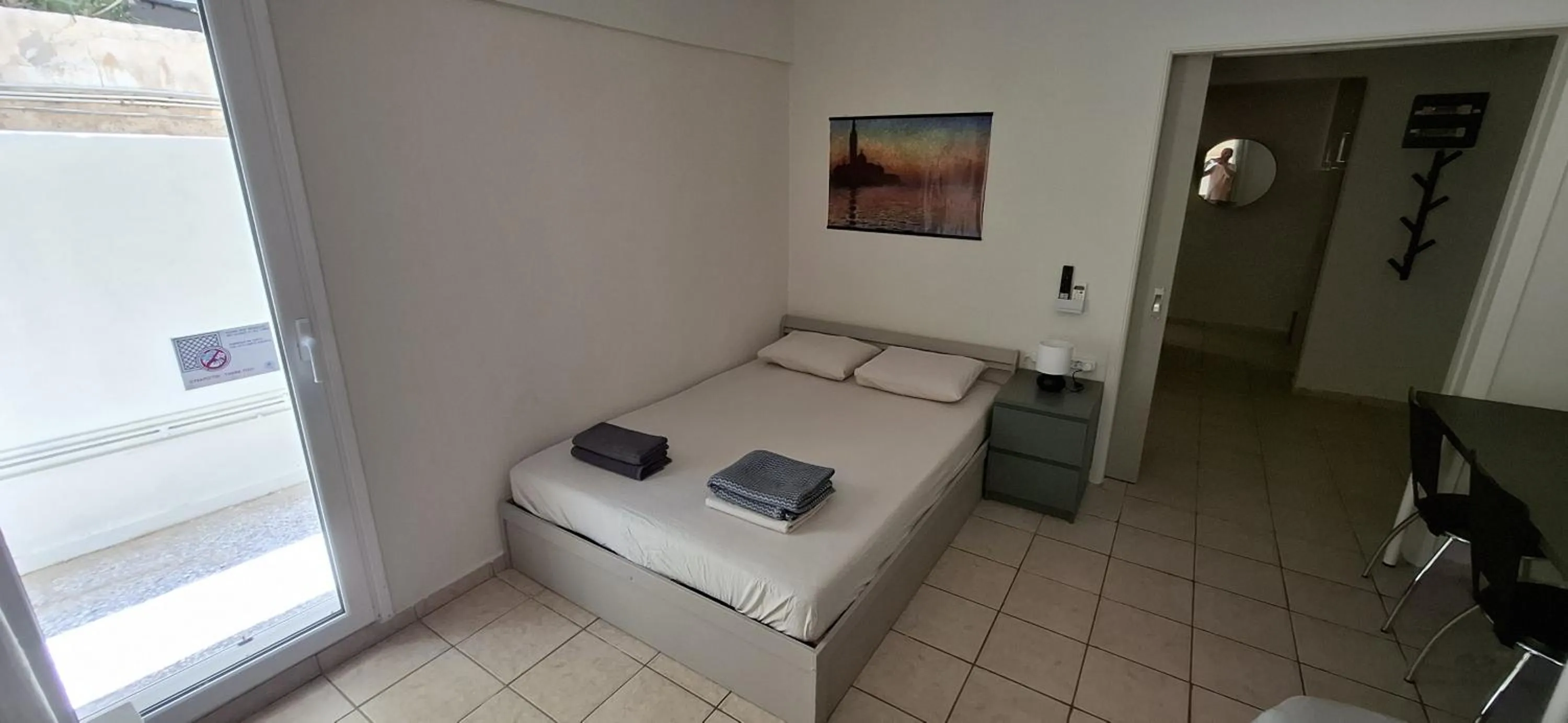 HoneyBee4 - Cozy studio close to the port, airport & Athens
