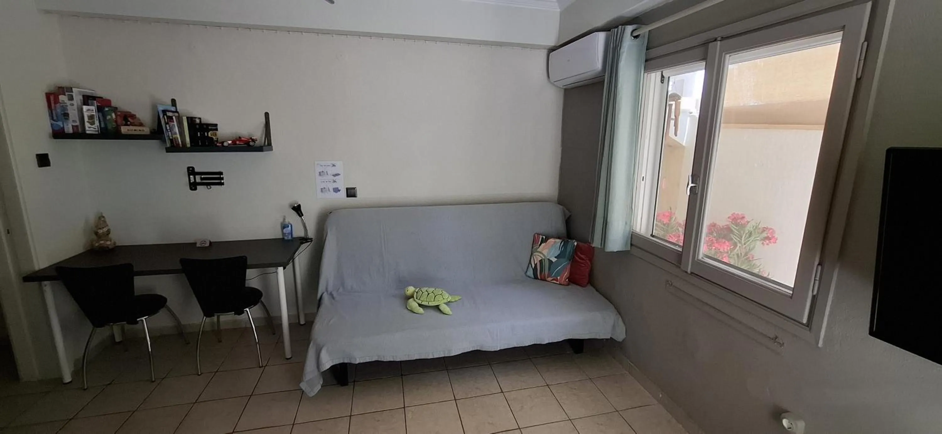 HoneyBee4 - Cozy studio close to the port, airport & Athens