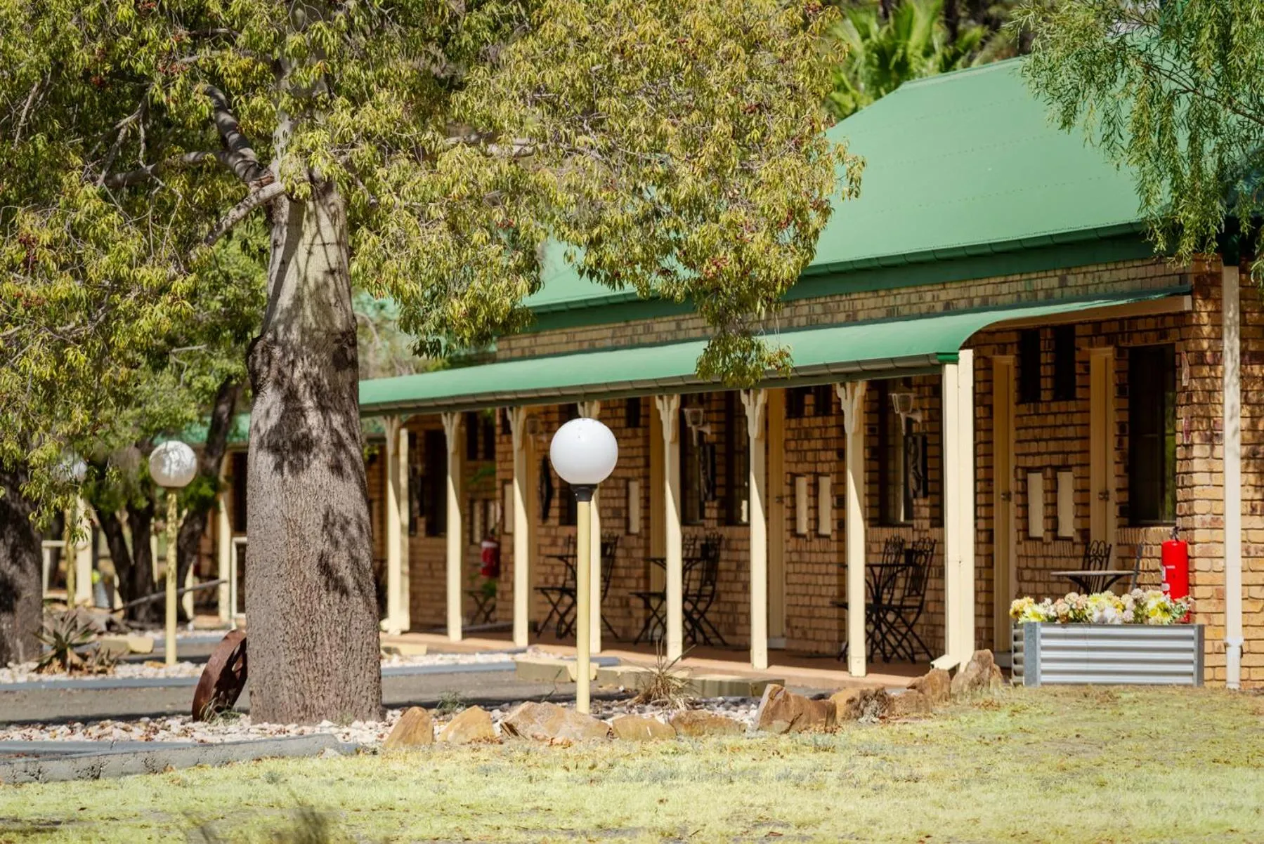 Property building in Overlander Homestead Motel