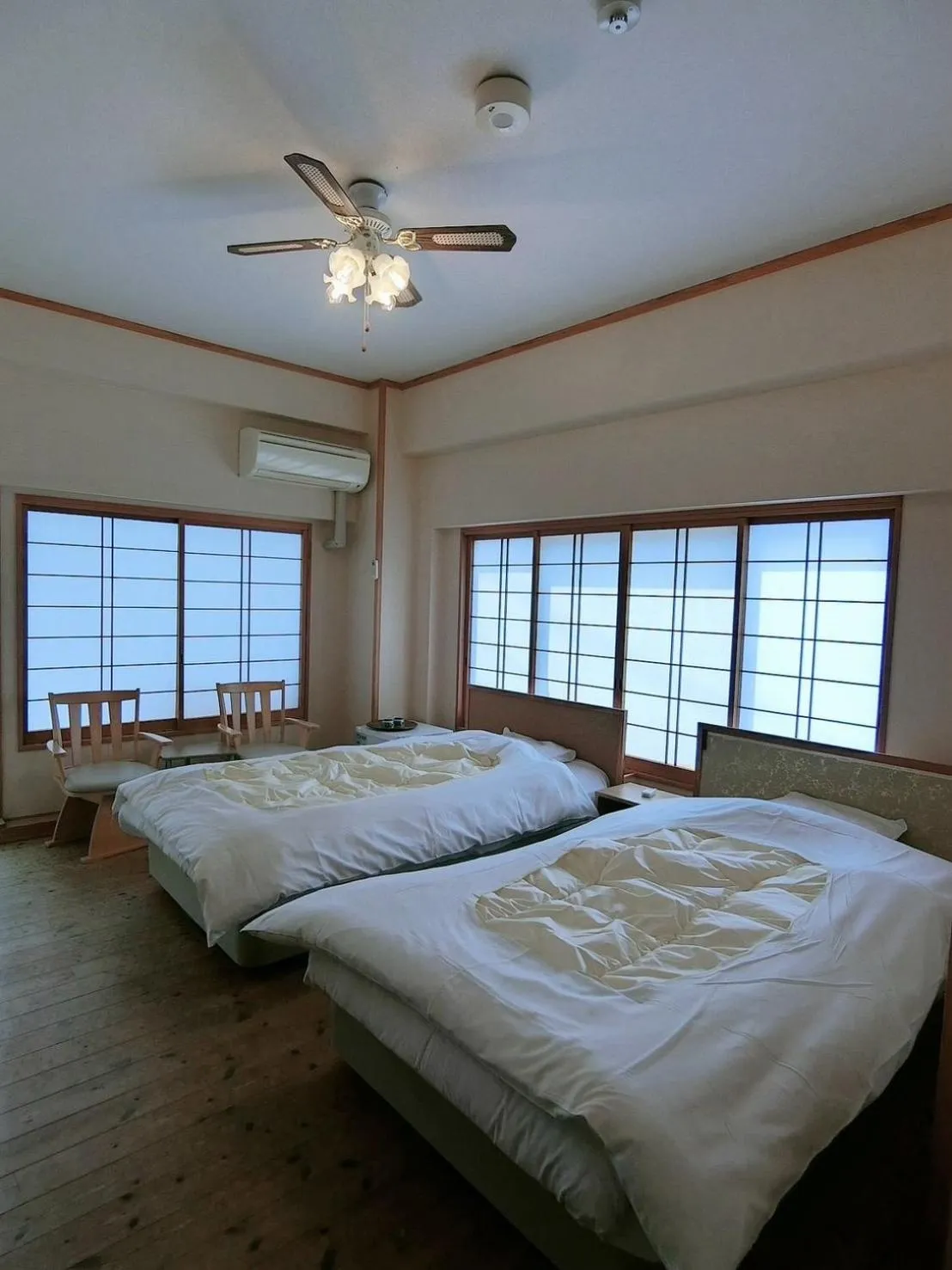 Photo of the whole room, Bed in Minshuku Inn Shirahama Ekinoyado