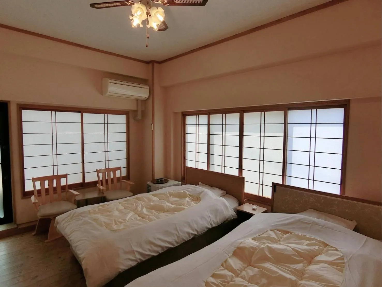 Photo of the whole room, Bed in Minshuku Inn Shirahama Ekinoyado