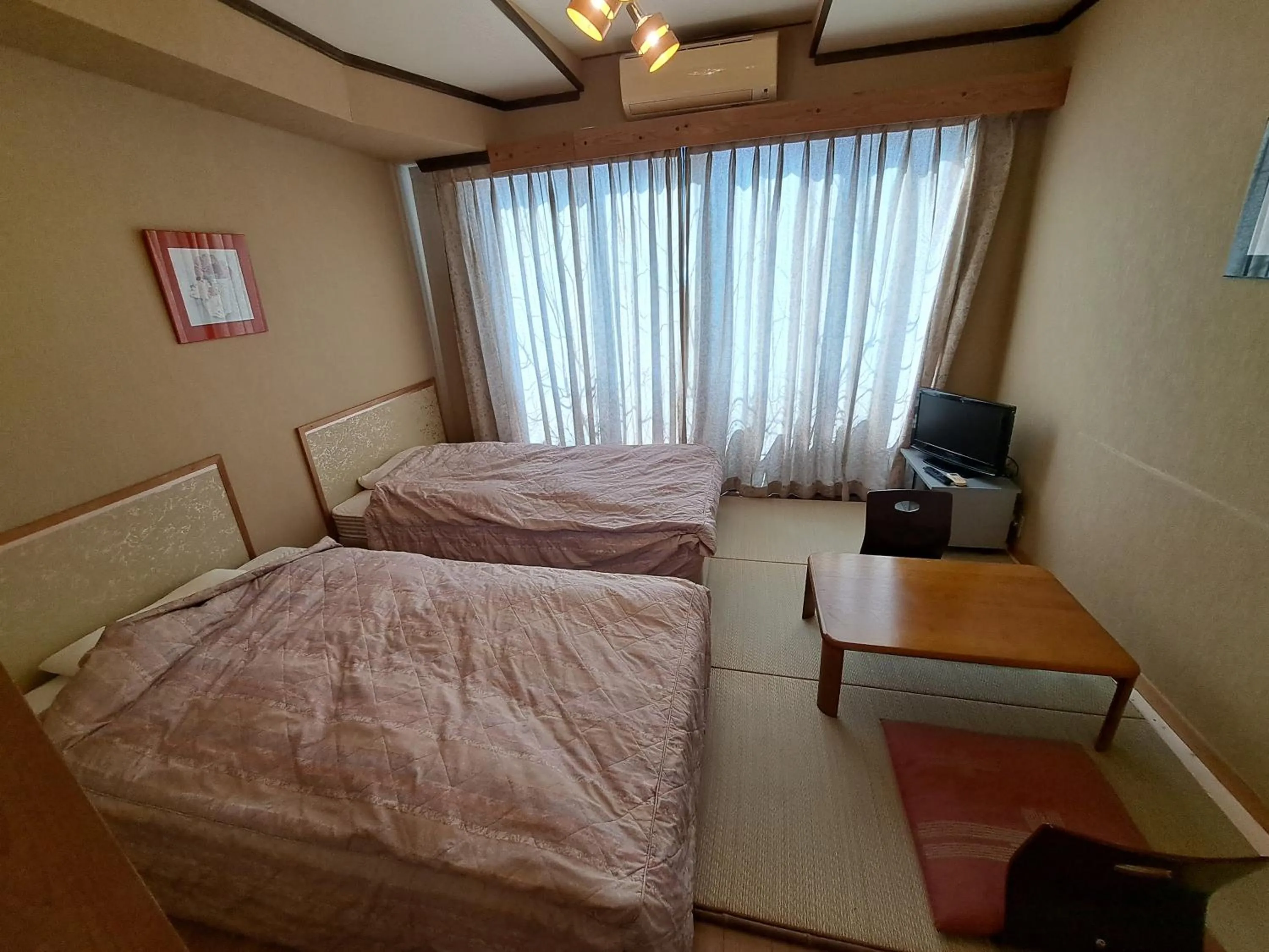 Photo of the whole room, Bed in Minshuku Inn Shirahama Ekinoyado