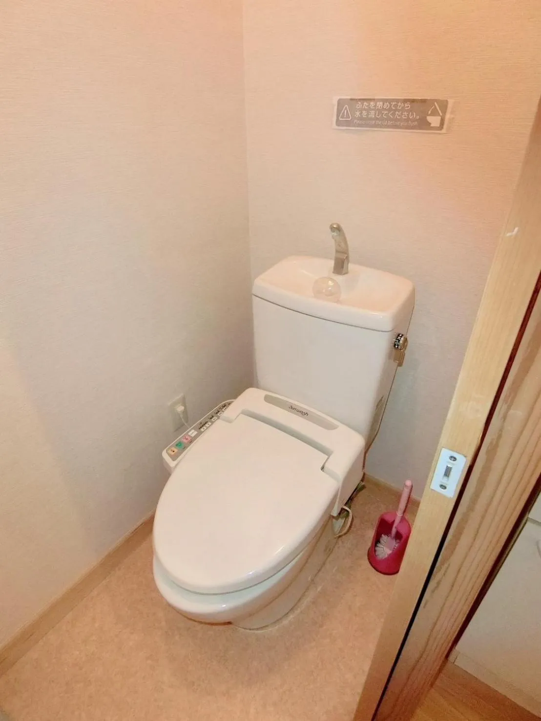 Toilet in Minshuku Inn Shirahama Ekinoyado