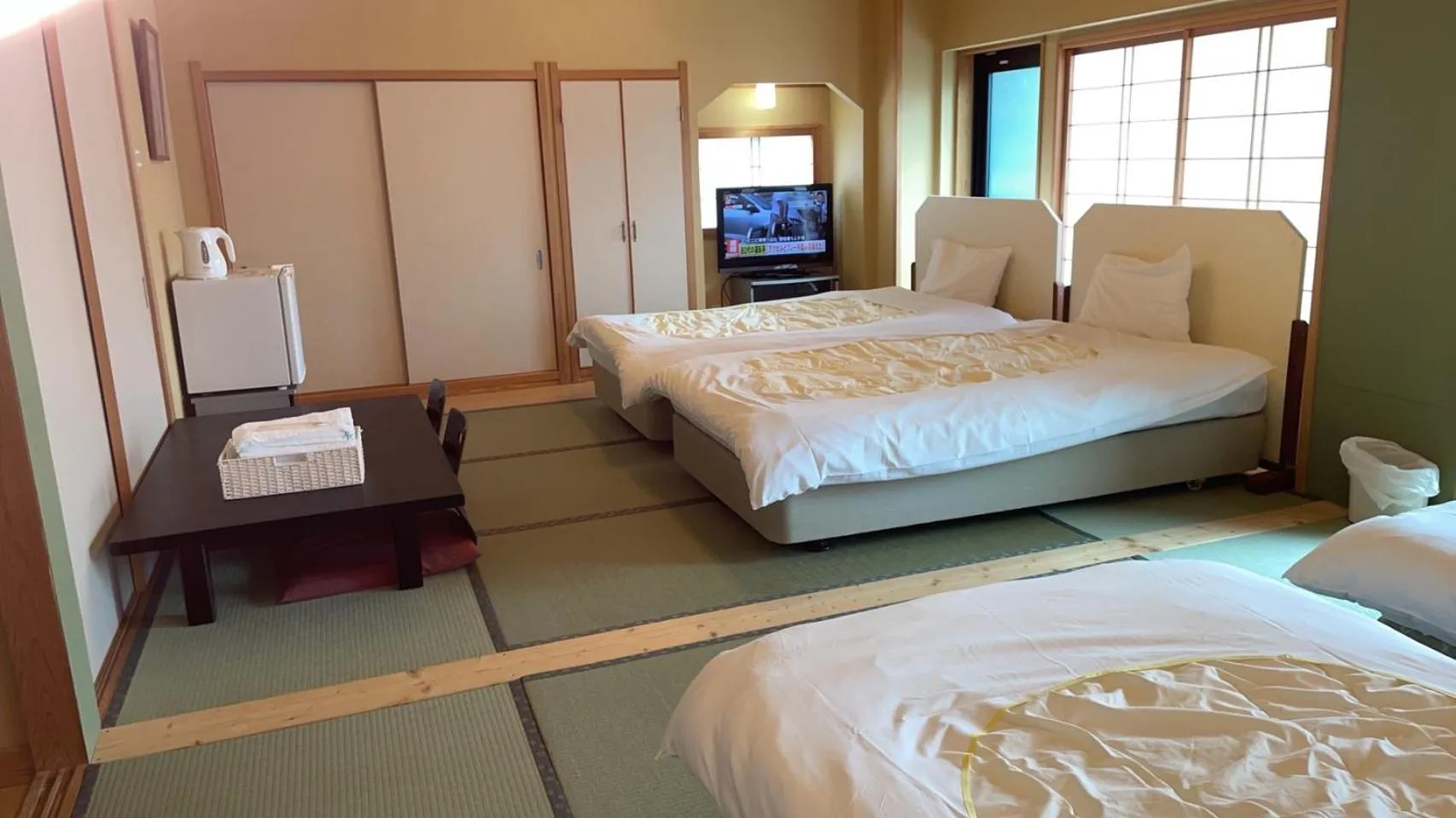 Bed in Minshuku Inn Shirahama Ekinoyado