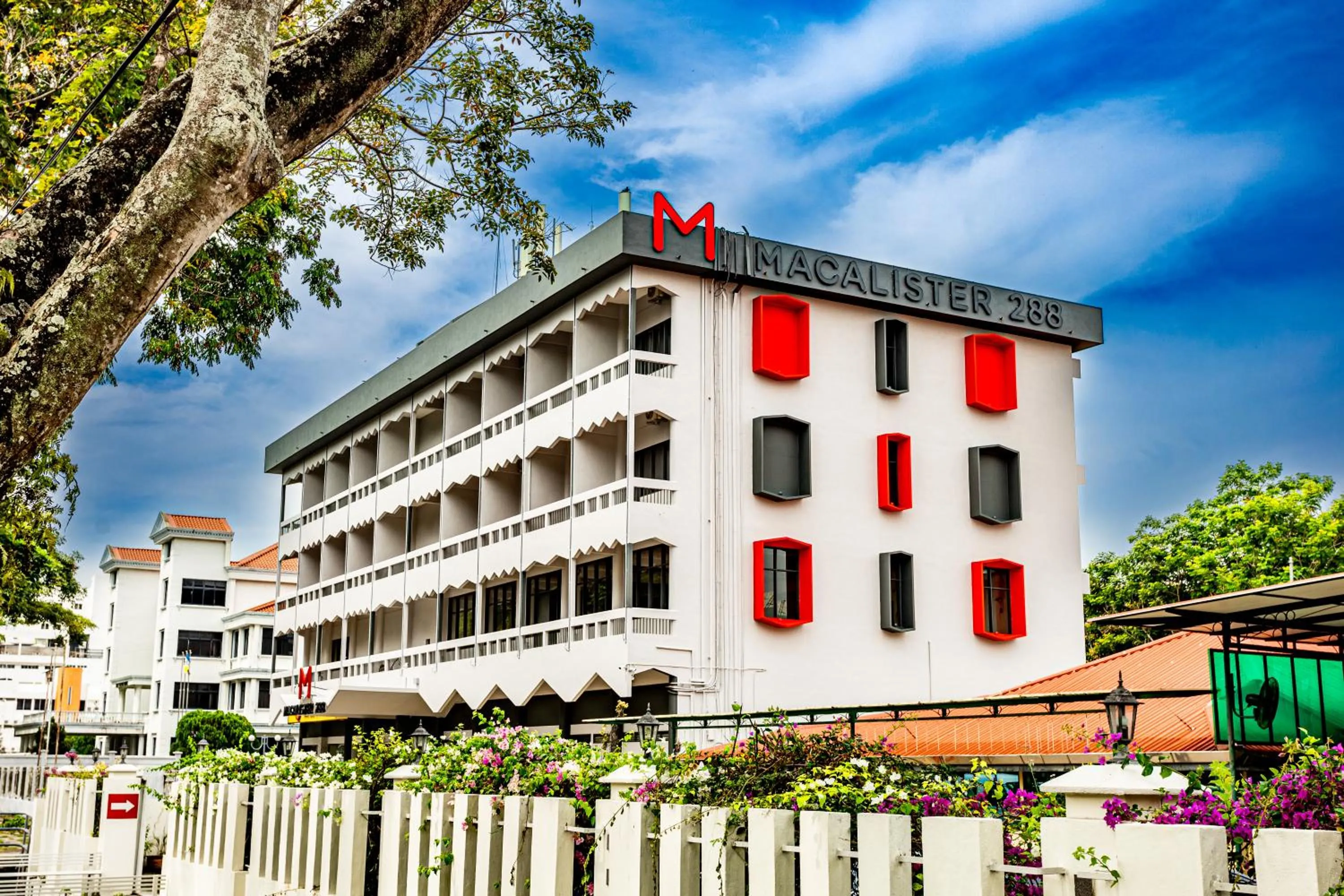 Property building in Macalister 288