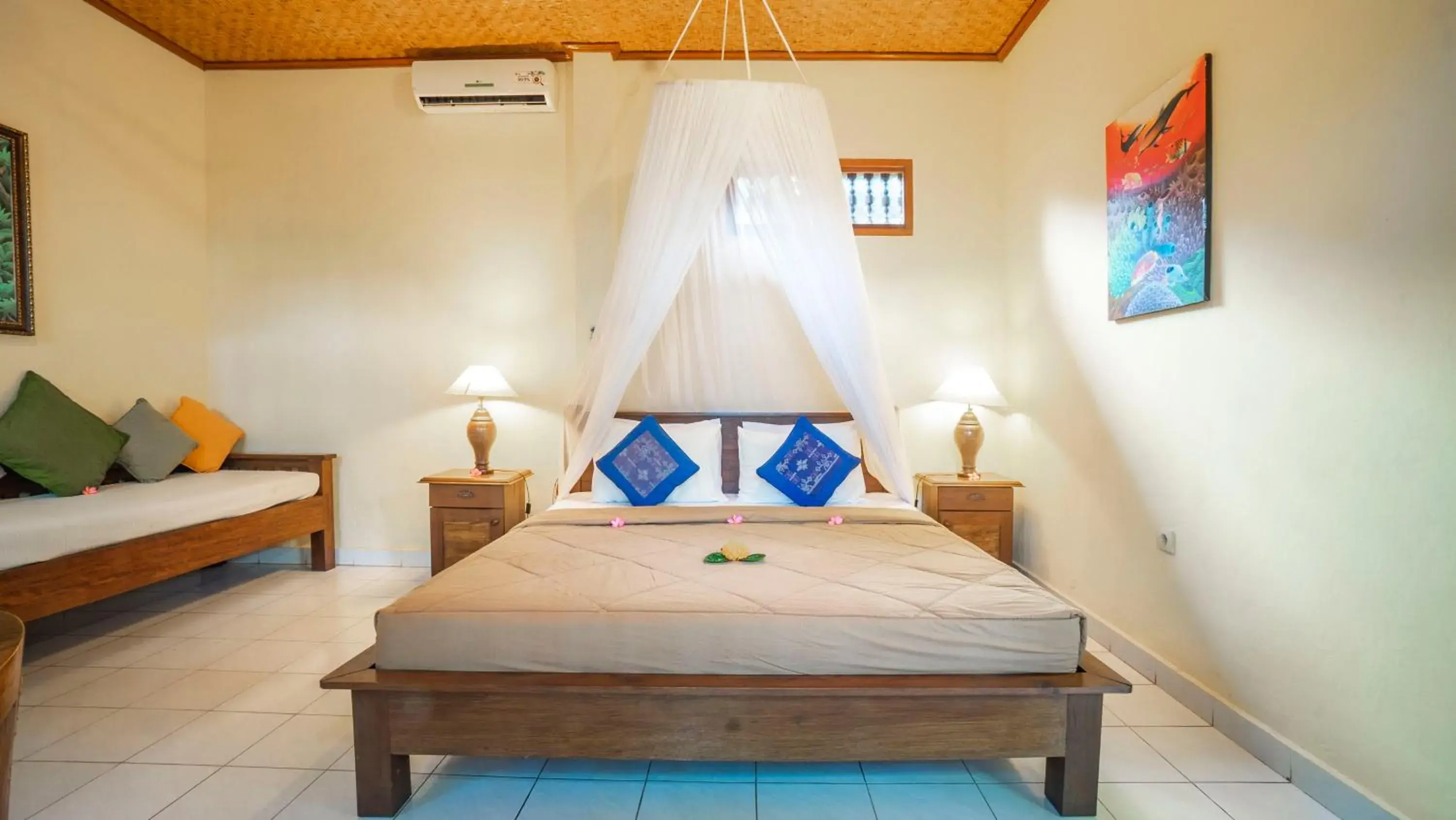 Superior Double Room in Cafe Wayan Cottages Senggigi Superior Double Room in Cafe Wayan Cottages Senggigi
