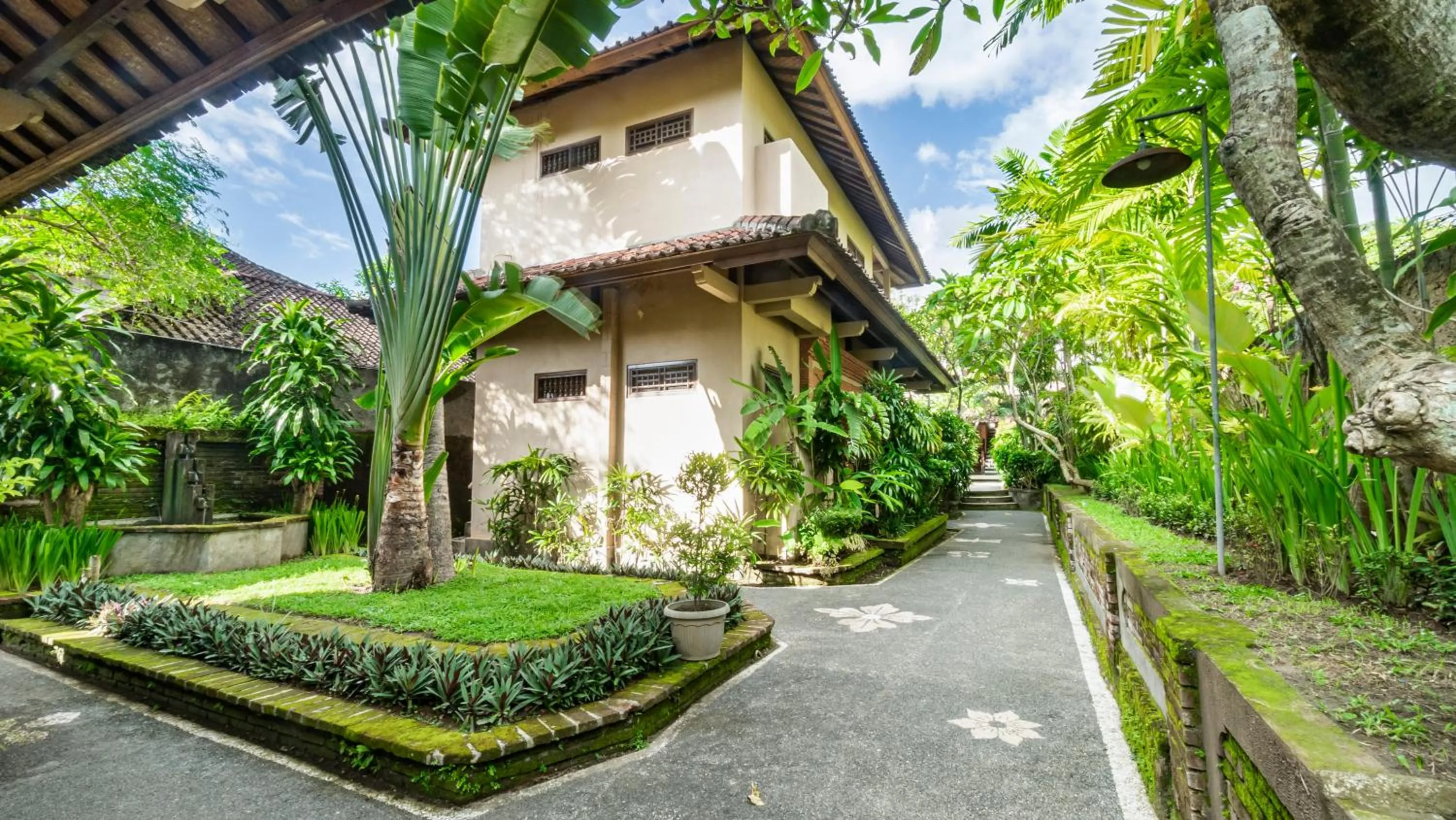 Property building in Cafe Wayan Cottages Senggigi