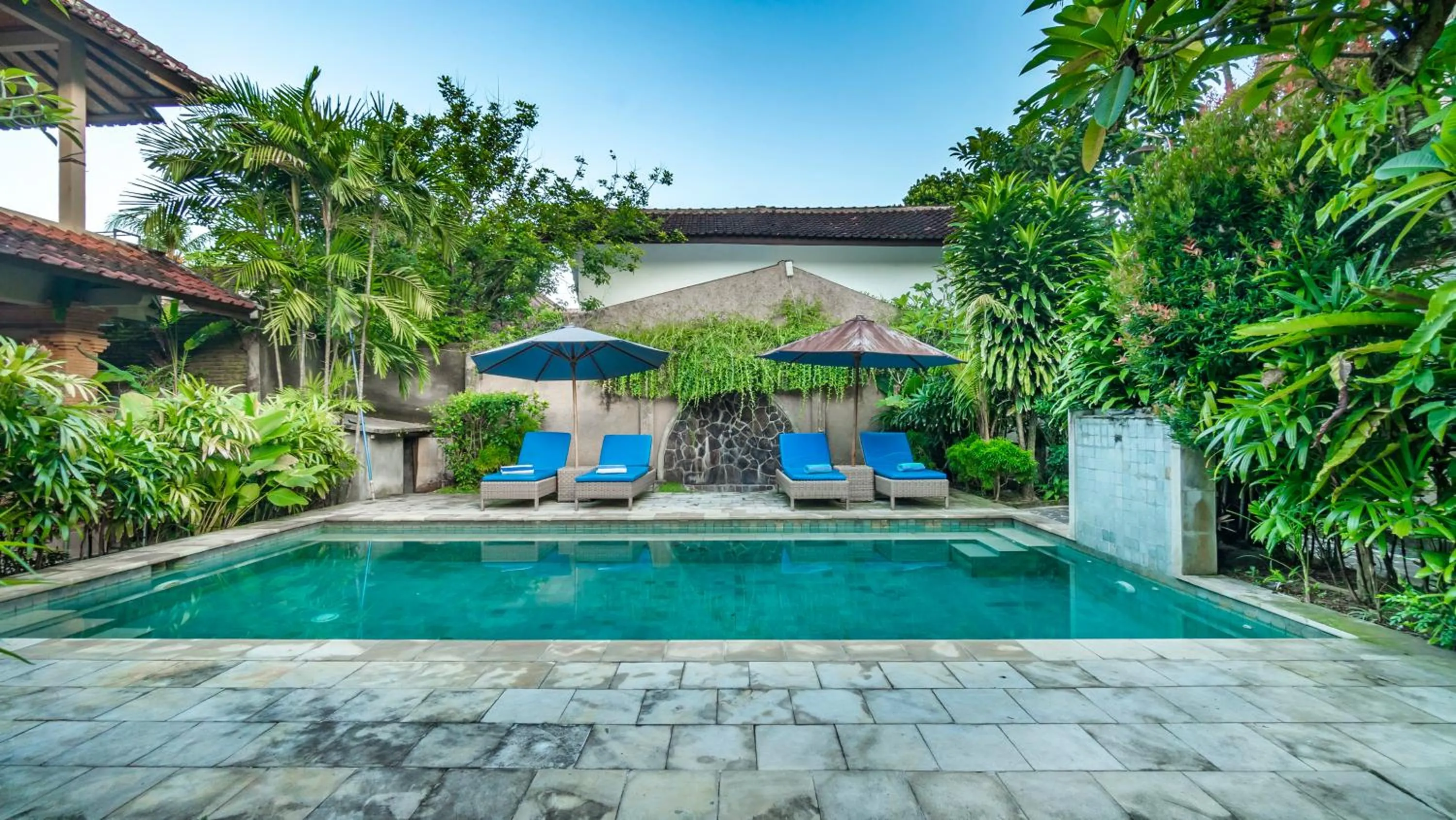 Swimming pool in Cafe Wayan Cottages Senggigi