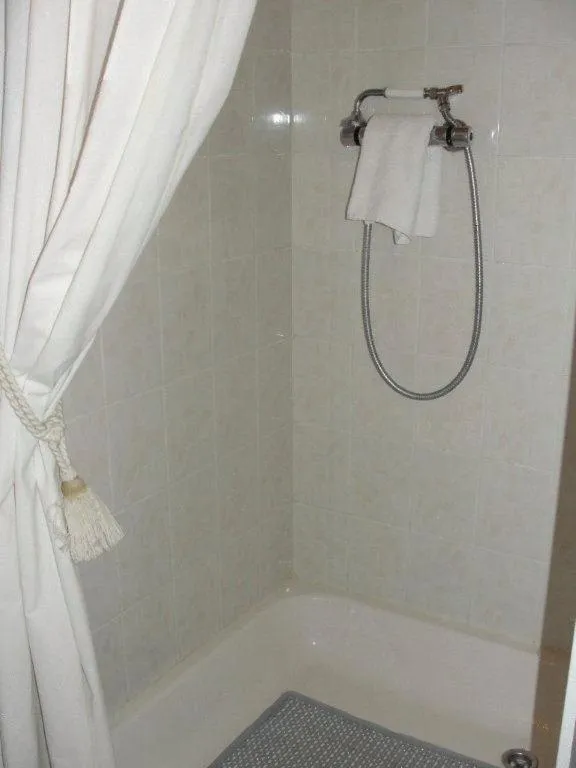 Single Room with Shared Bathroom in Staten Hotel