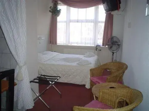 Single or Double Room with Shared Bathroom - single occupancy in Staten Hotel Single or Double Room with Shared Bathroom - single occupancy in Staten Hotel