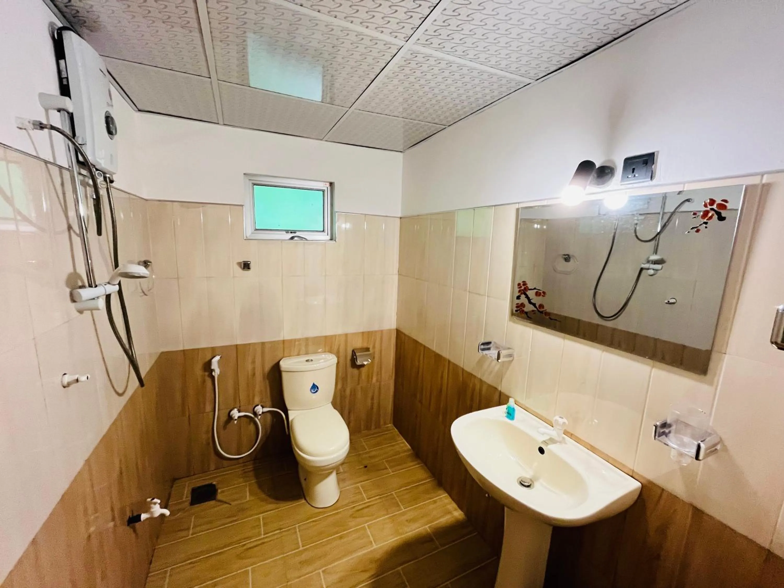 Shower in Palitha Homestay