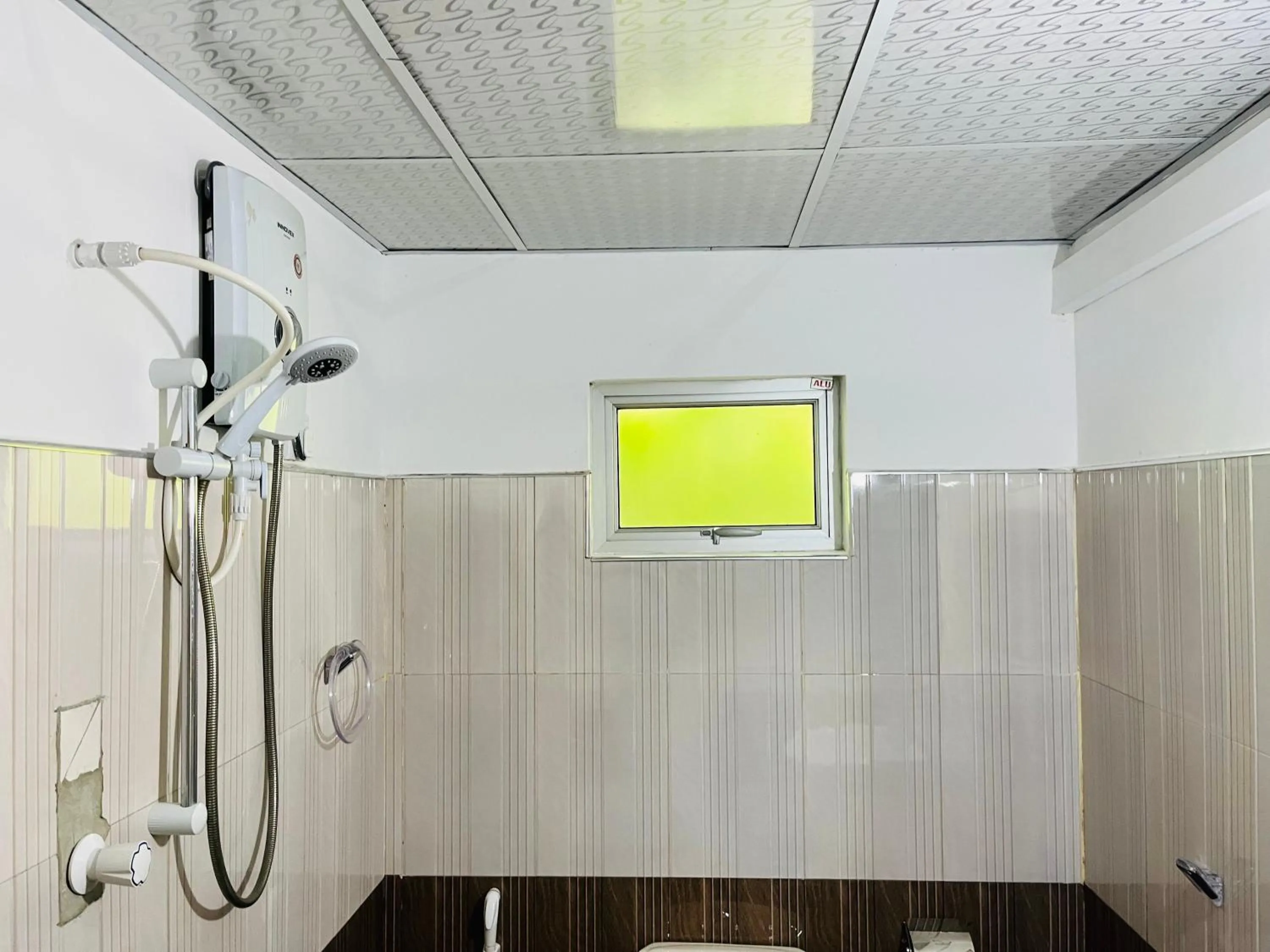 Shower in Palitha Homestay