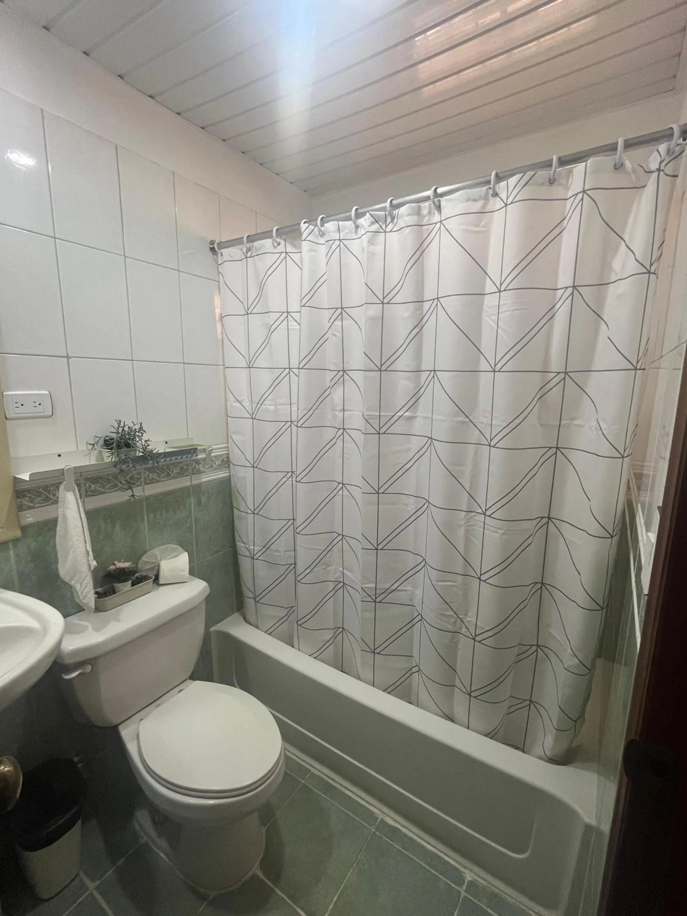 Standard Queen Room - single occupancy in Hotel Plaza Kavia