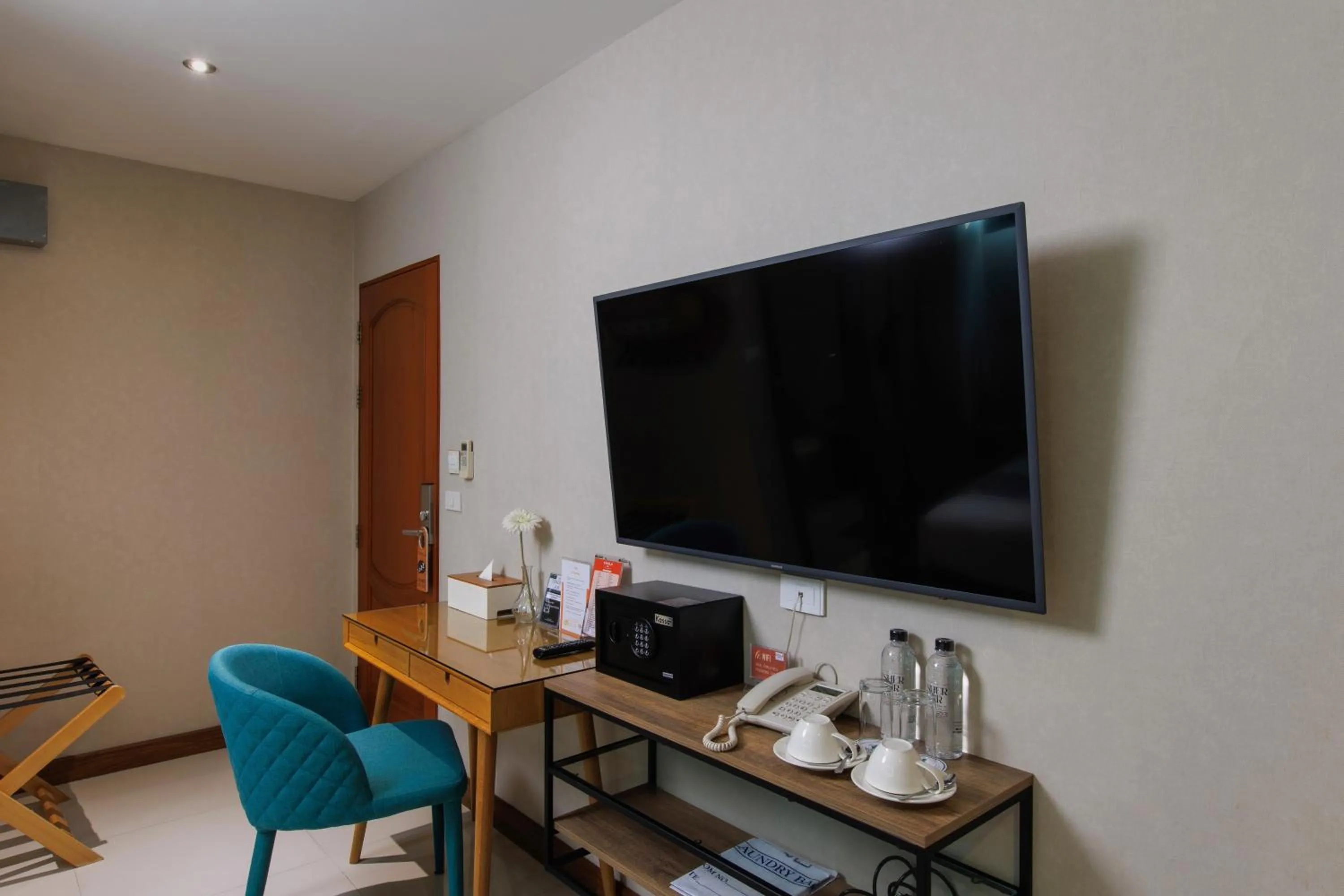 TV and multimedia in Chala Number 2 Art and Gallery