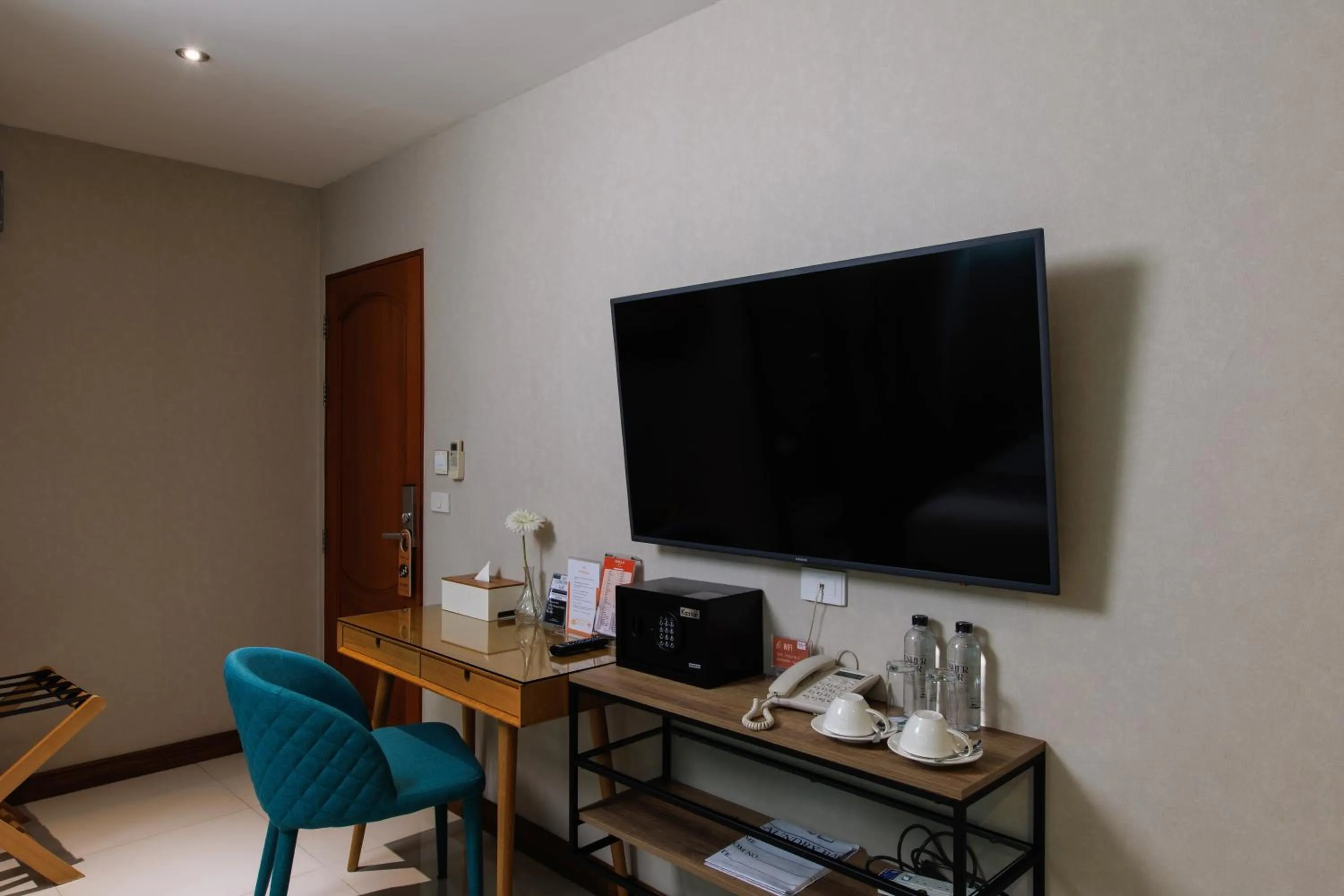 TV and multimedia in Chala Number 2 Art and Gallery