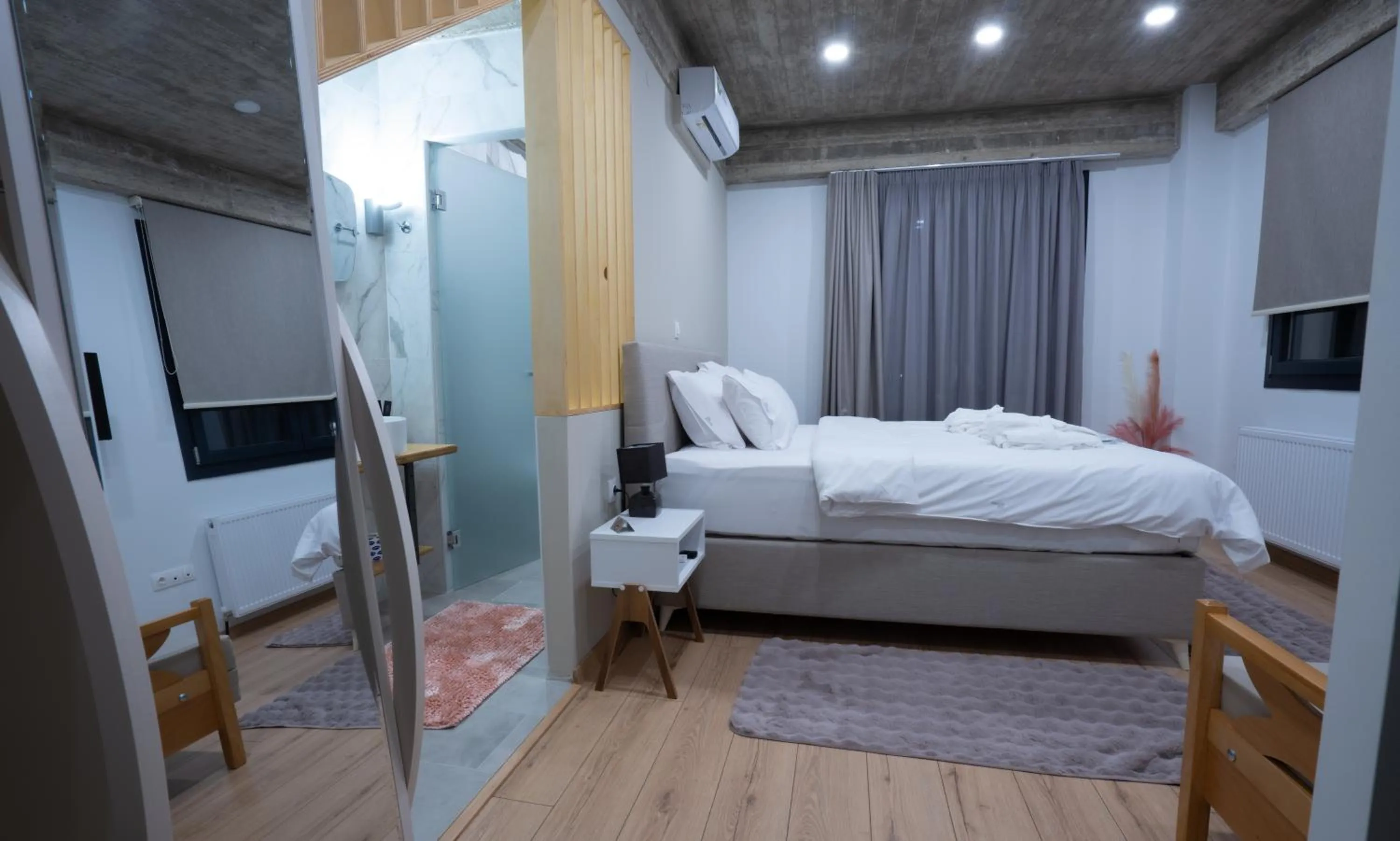 Bedroom, Bed in THE ROOMS