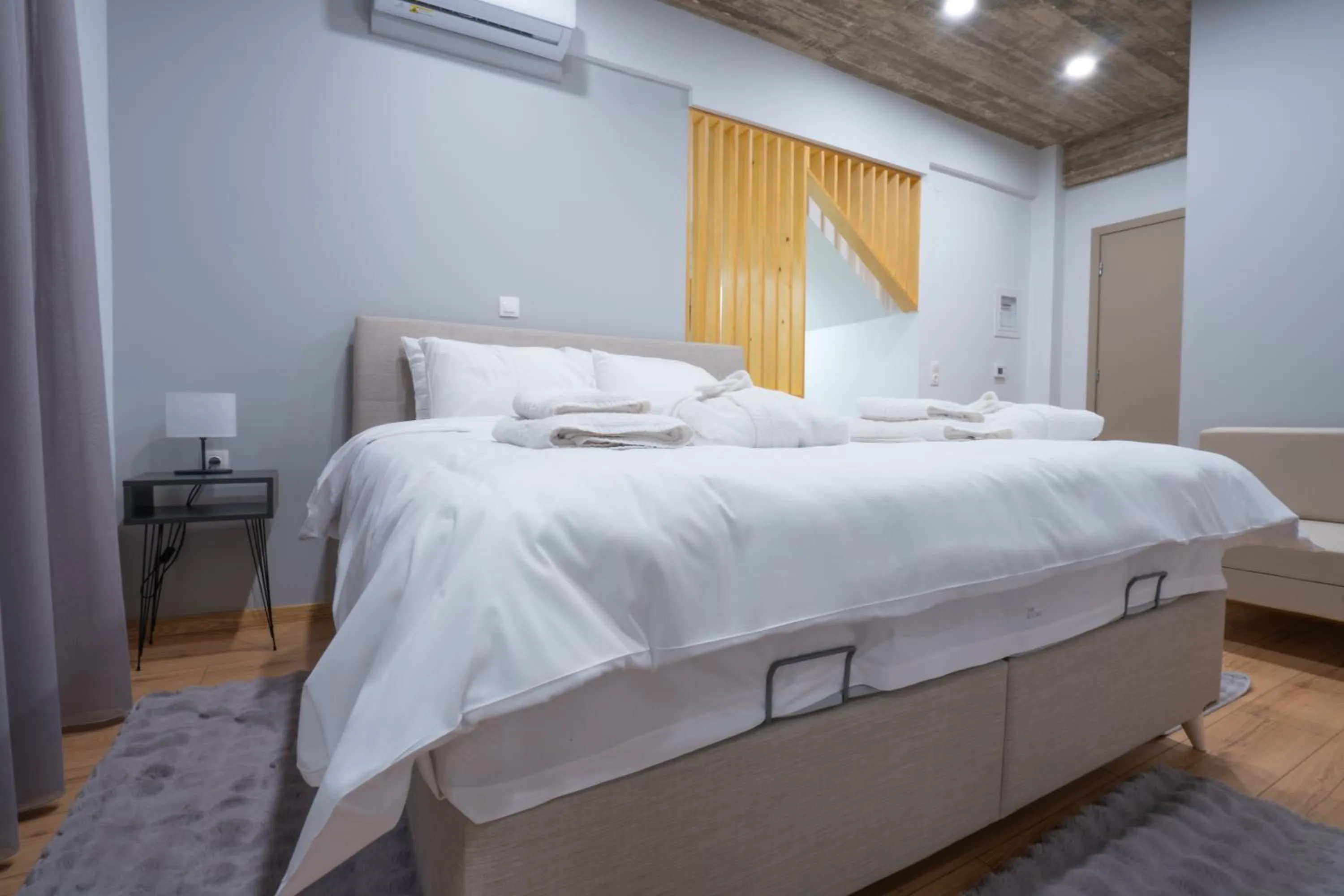 Bedroom, Bed in THE ROOMS