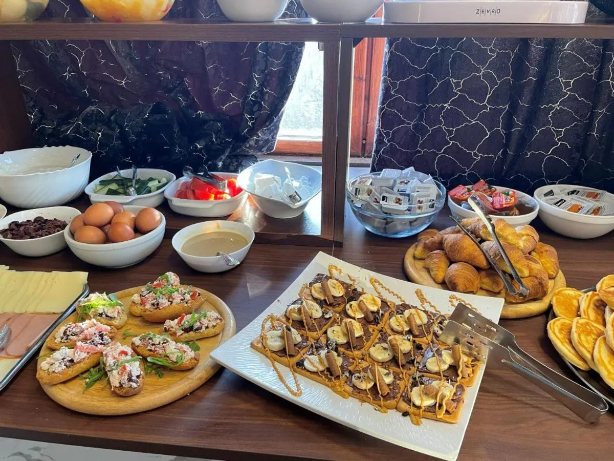 Breakfast in THE ROOMS