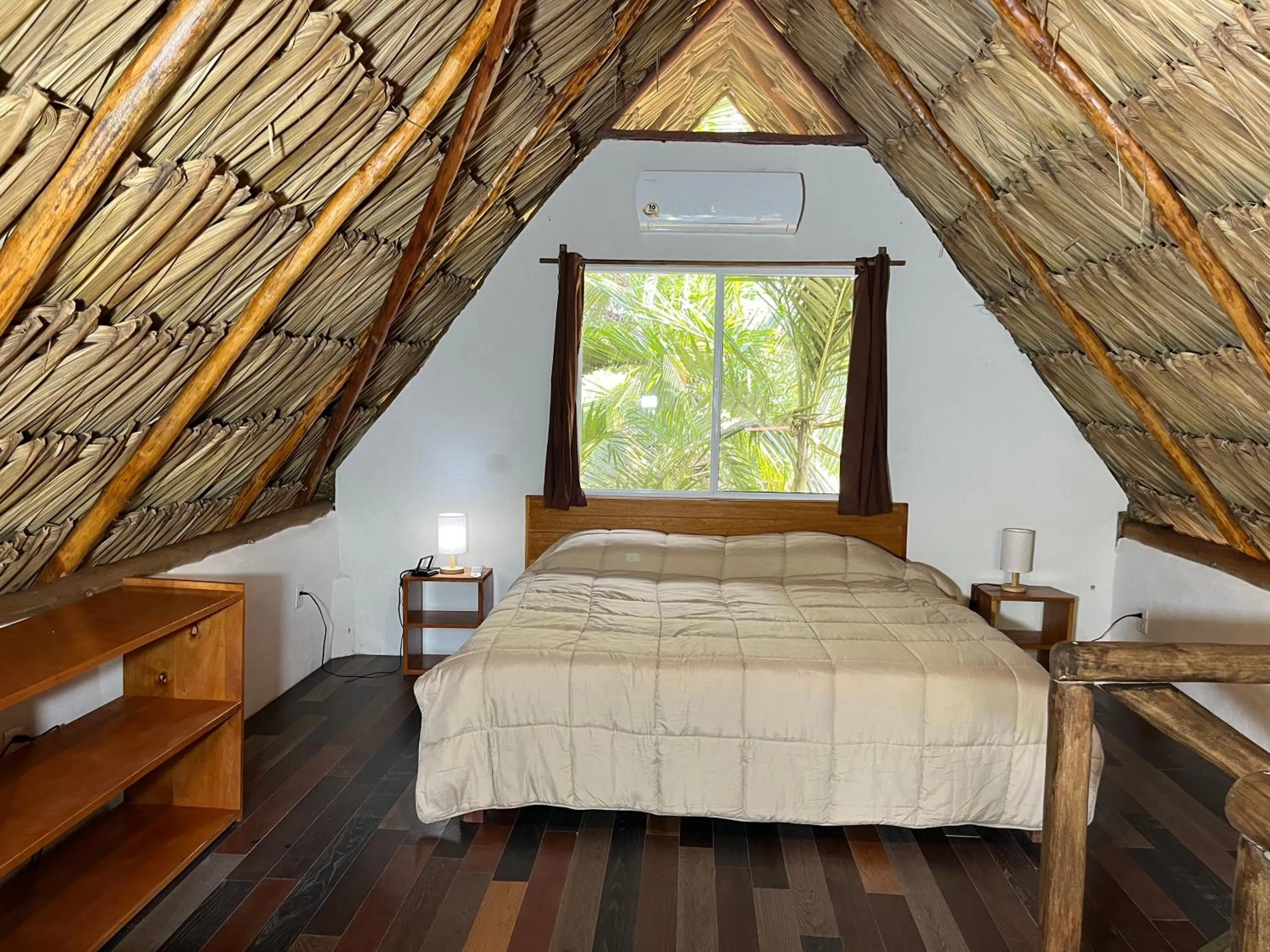 Photo of the whole room, Bed in Xanthus Hotel