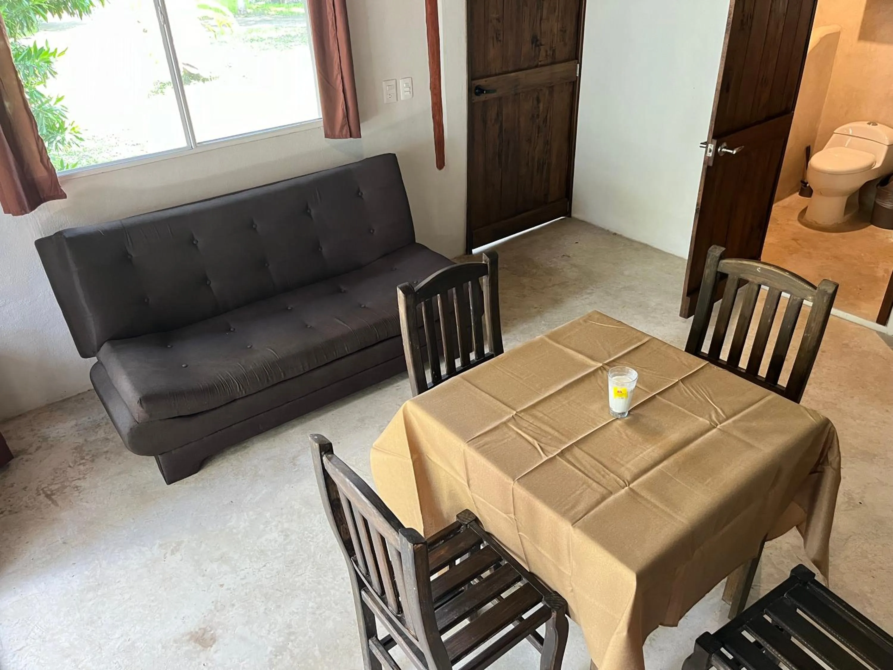 Living room in Xanthus Hotel