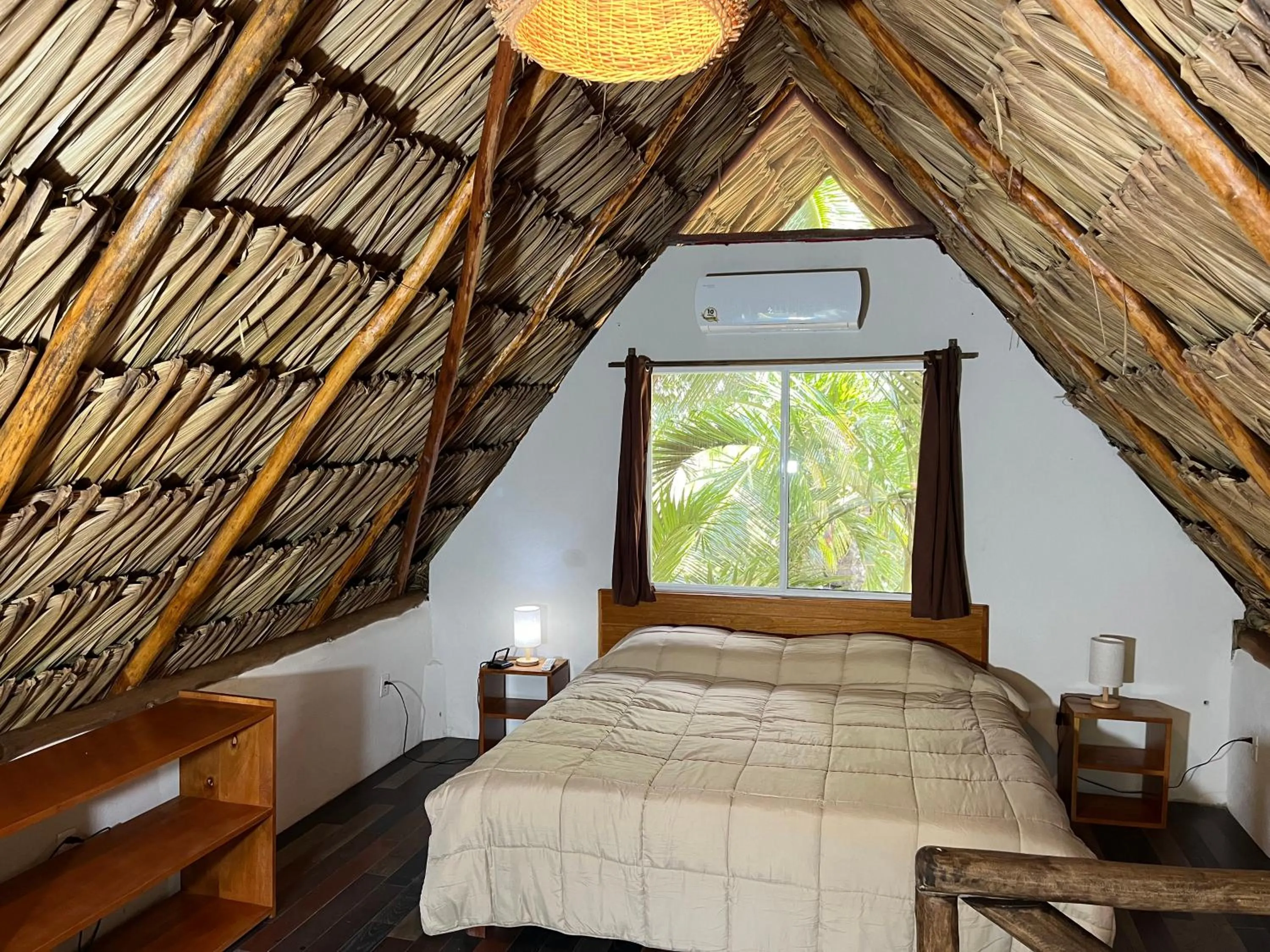 Photo of the whole room, Bed in Xanthus Hotel