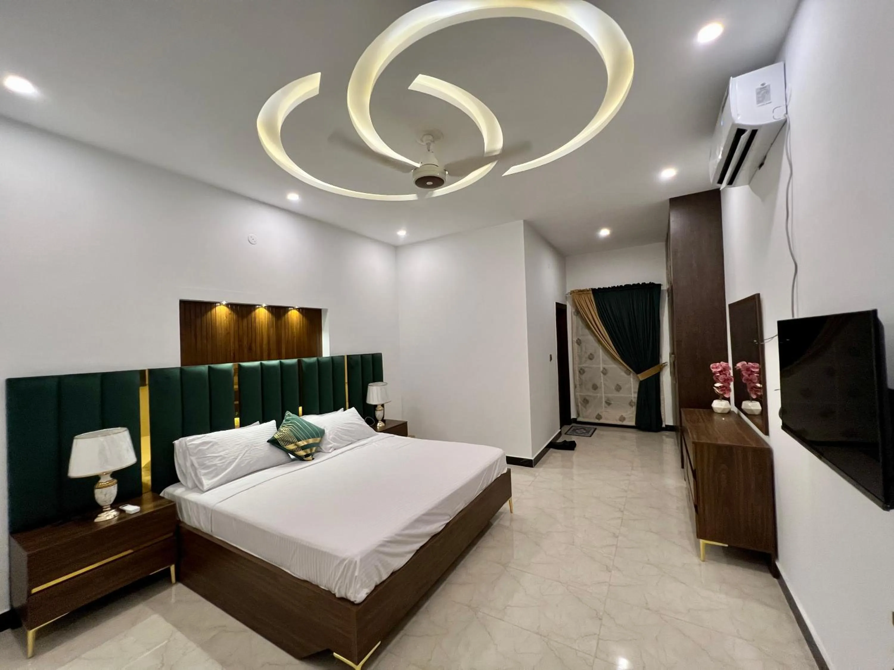 Bedroom, Bed in The Gateway islamabad